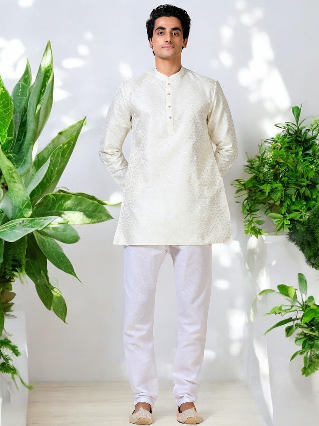 

TATTVA Men Floral Chikankari Kurta, Cream