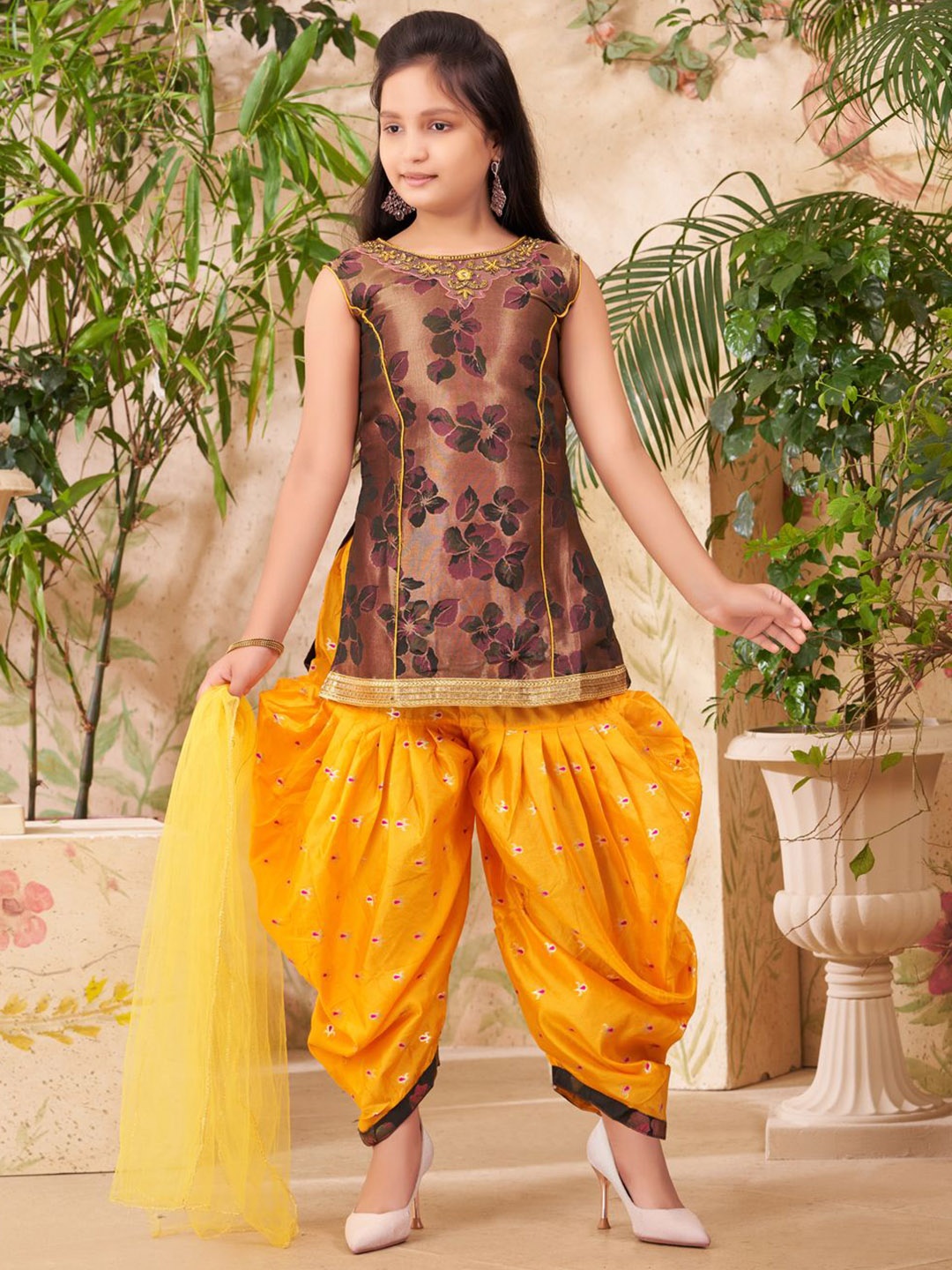 

Aarika Girls Floral Printed Regular Kurta with Dhoti Pants & With Dupatta, Purple