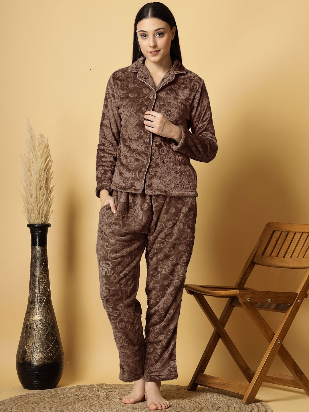 

FABINALIV Floral Embossed Lapel Collar Winter Night Suit, Brown
