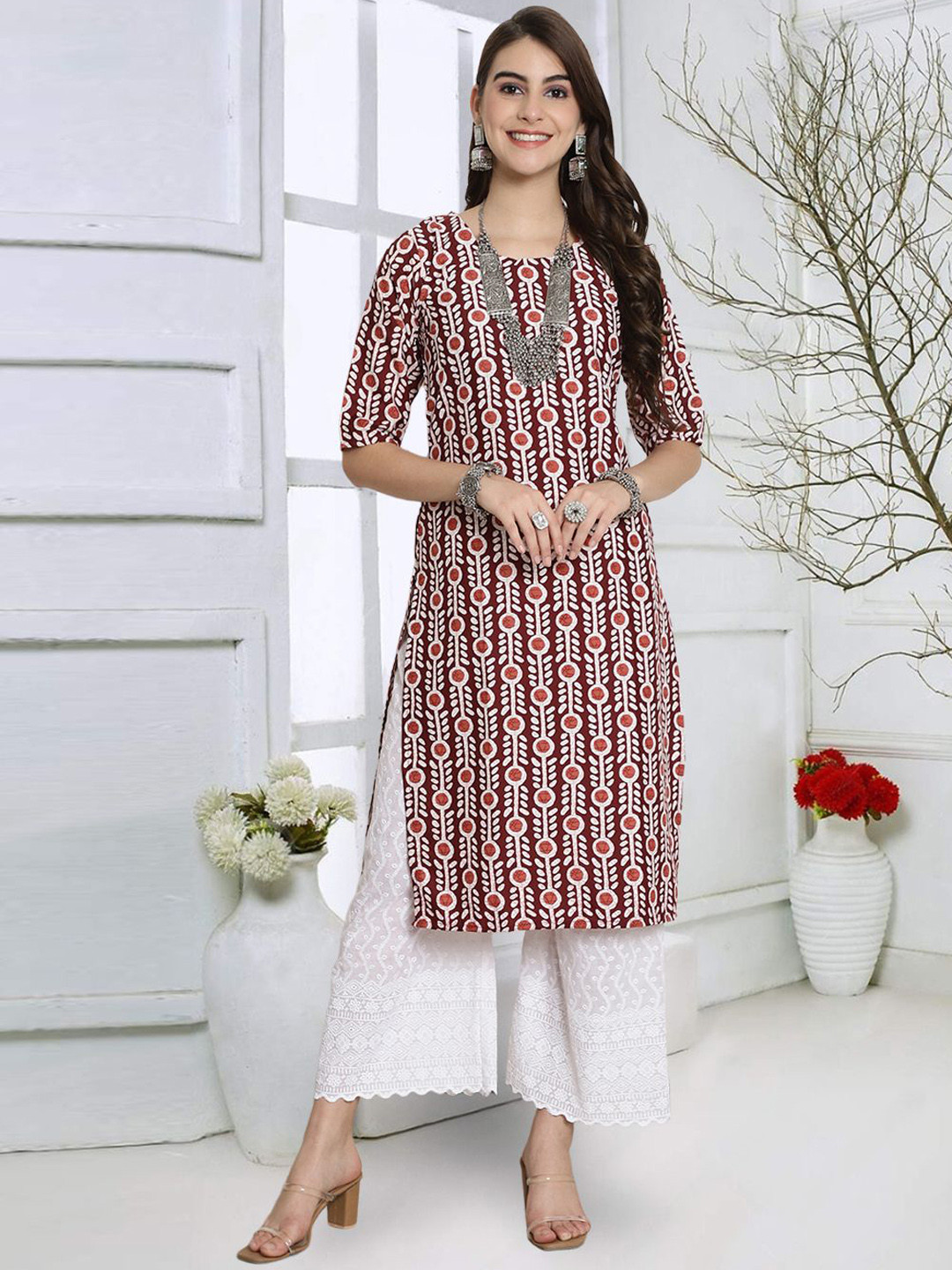 

7Threads Women Geometric Striped Keyhole Neck Flared Sleeves Thread Work Floral Crepe Kurta, Multi