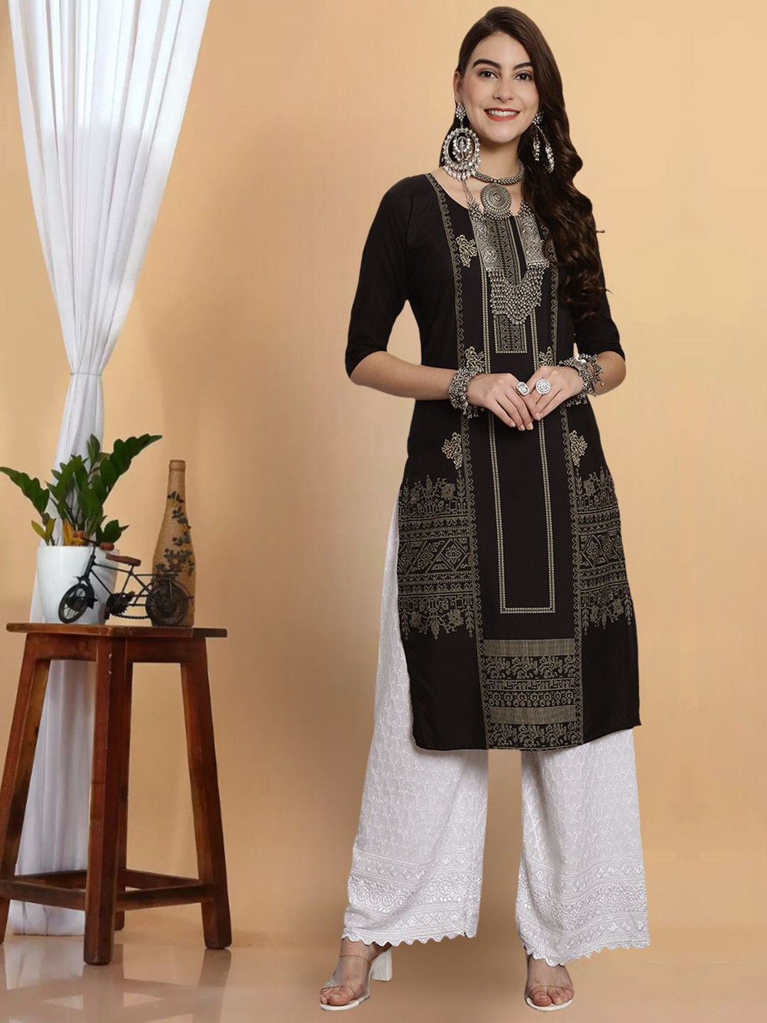 

7Threads Women Keyhole Neck Thread Work Floral Crepe Kurta, Multi