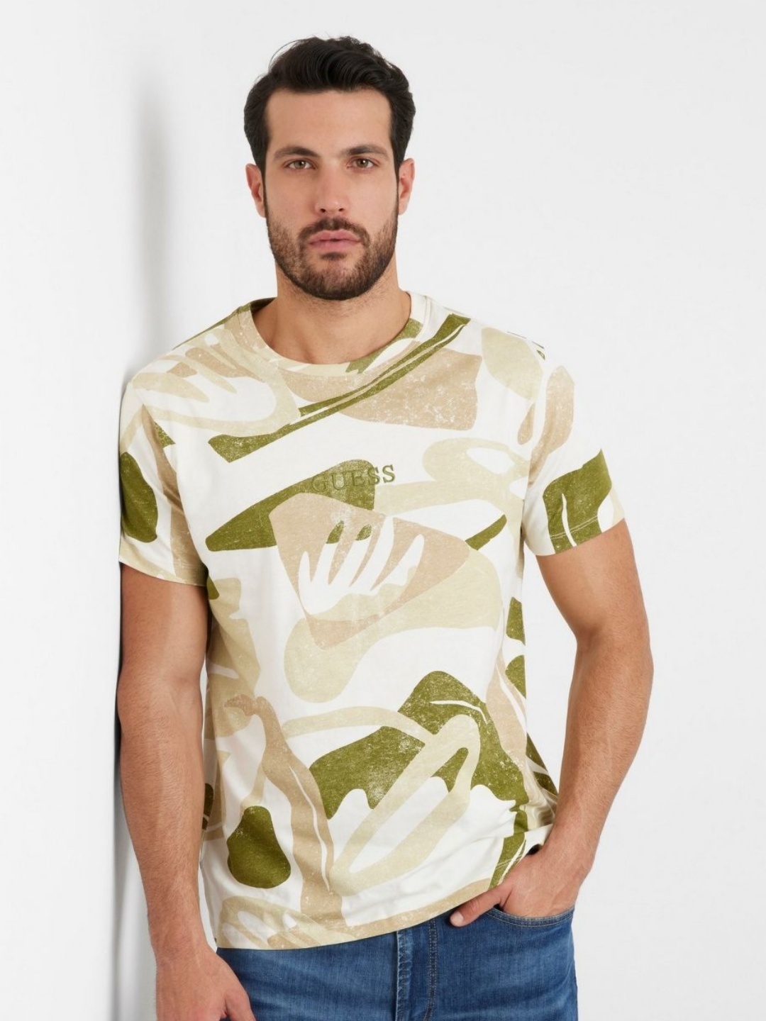 

GUESS Men Printed V-Neck Pockets T-shirt, Multi