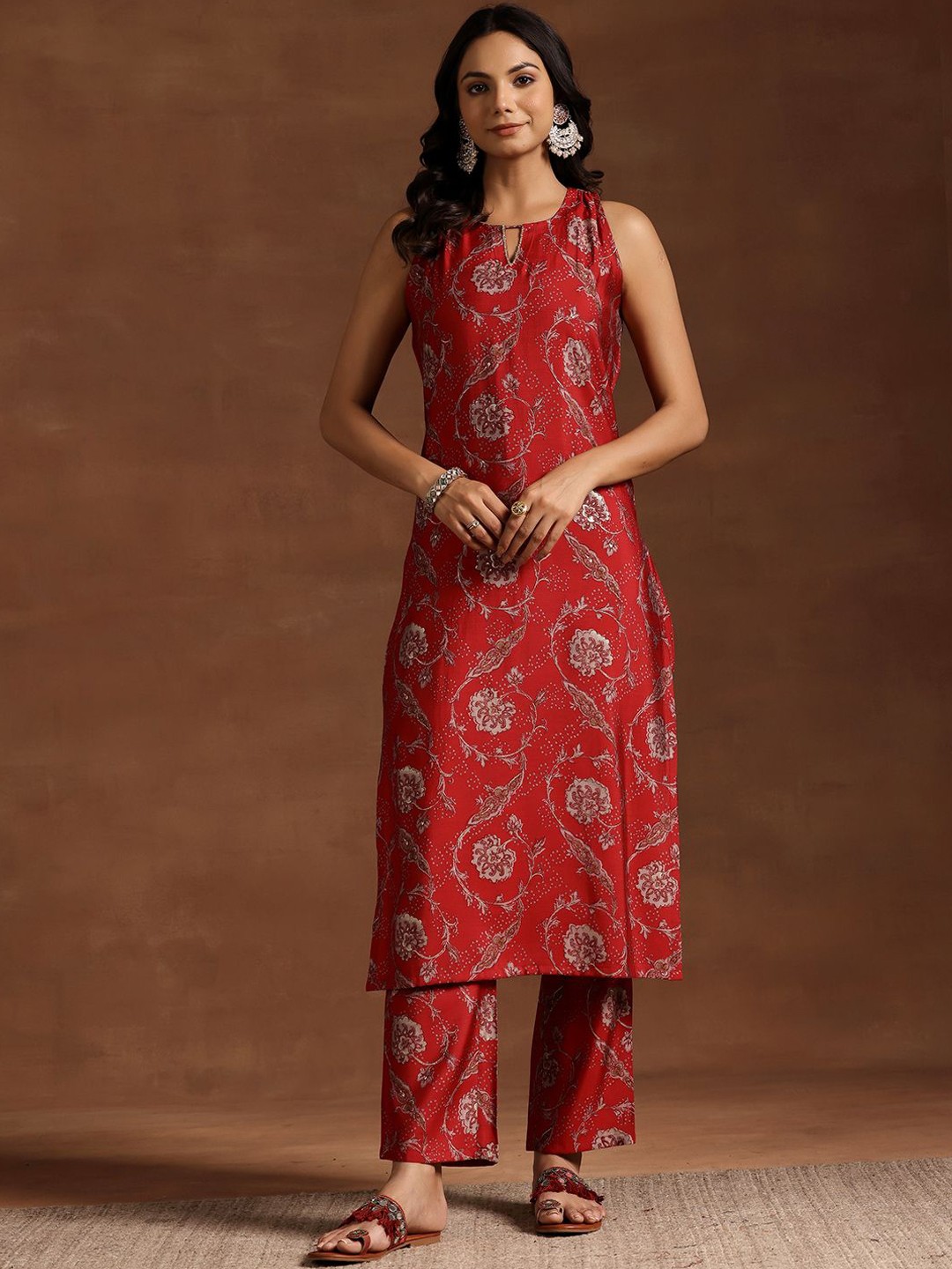 

Libas Women Floral Printed Regular Kurta with Trousers, Red
