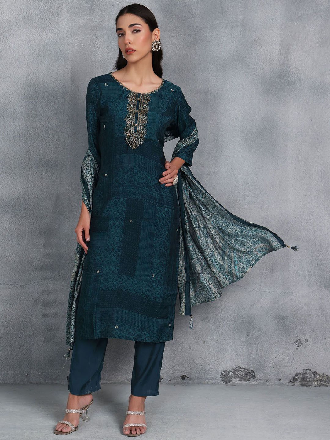 

Rang by Indya Women Floral Printed Regular Kurta with Trousers & With Dupatta, Green