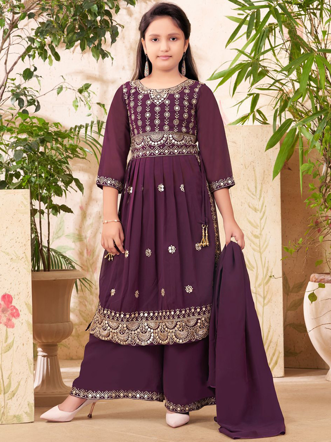 

Aarika Girls Floral Embroidered Regular Beads and Stones Kurta with Sharara & With Dupatta, Burgundy