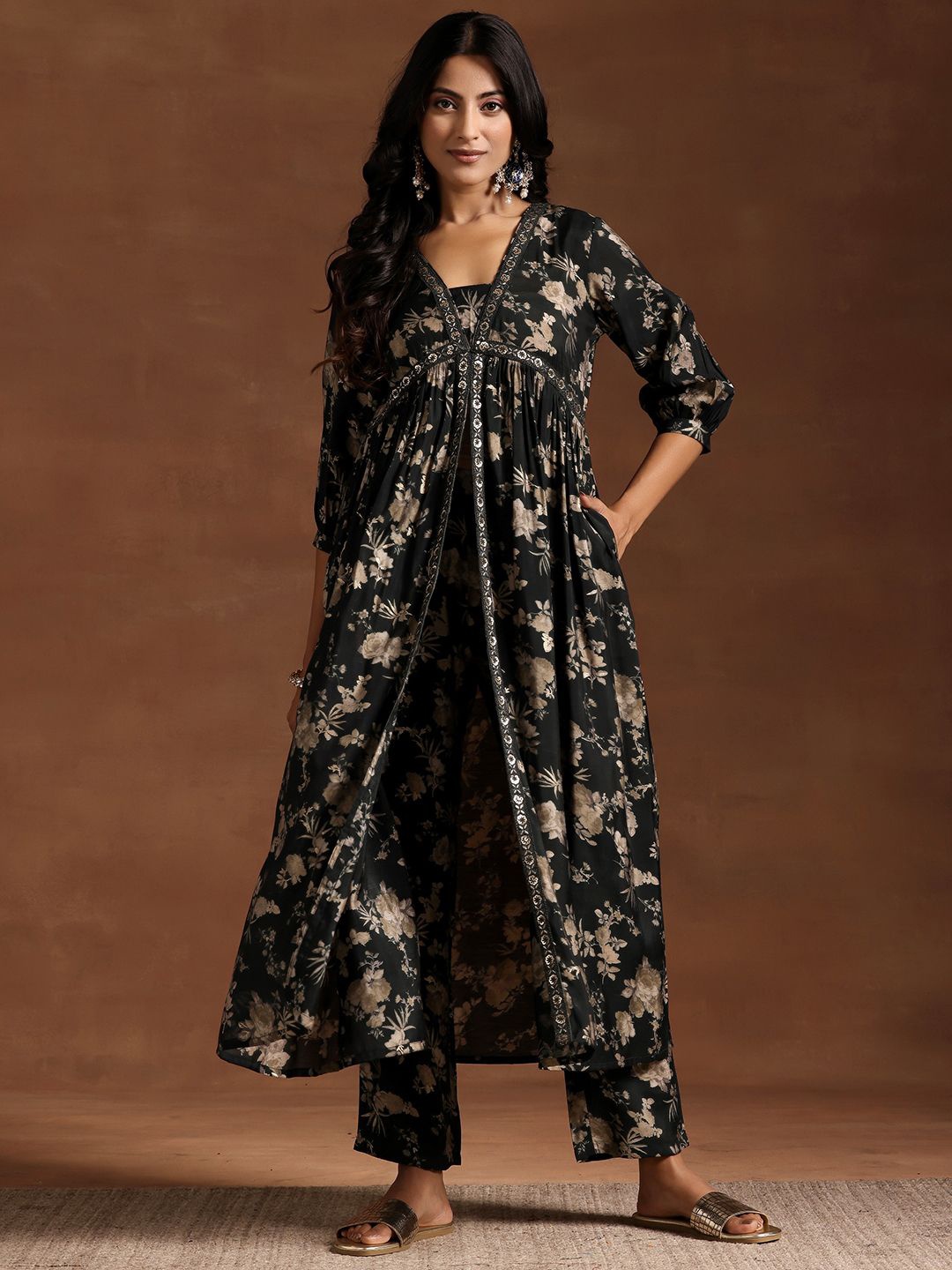 

Libas Women Floral Printed Empire Sequinned Kurta with Trousers, Green