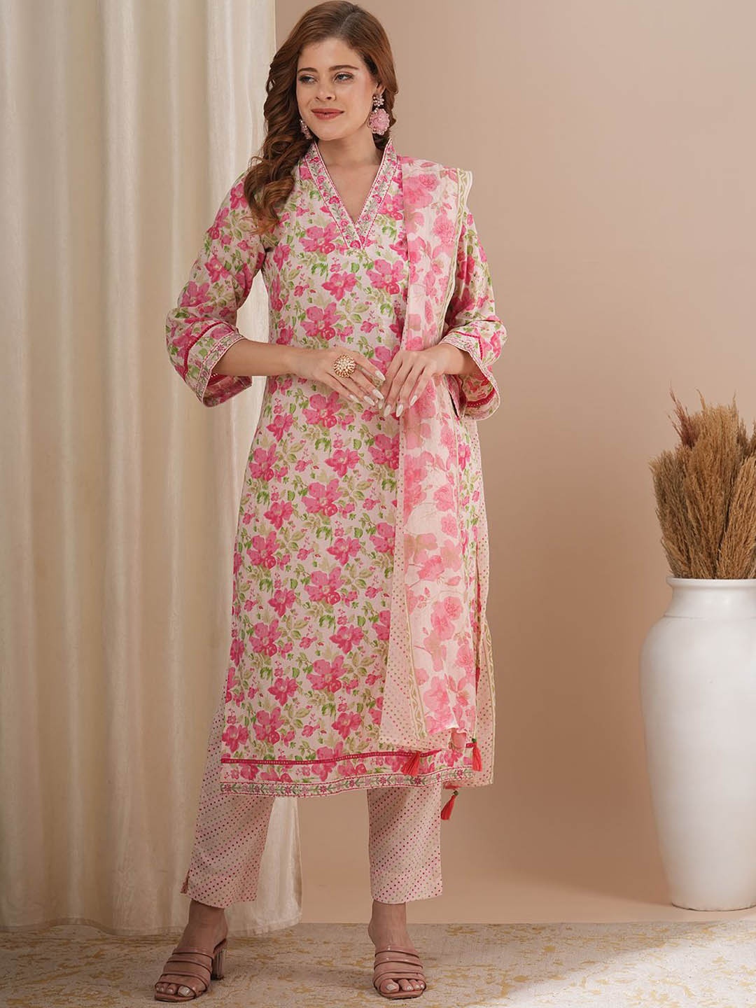 

FASHOR Women Floral Printed Regular Pure Cotton Kurta with Trousers & With Dupatta, Pink