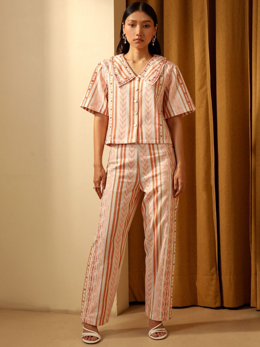 

Muvazo Kutch-Karigari Shirt With Trouser Co-Ords, Orange