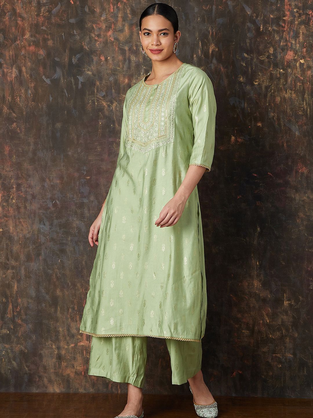 

Melange by Lifestyle Women Floral Embroidered Regular Sequinned Pure Cotton Kurta with Pyjamas & With Dupatta, Olive
