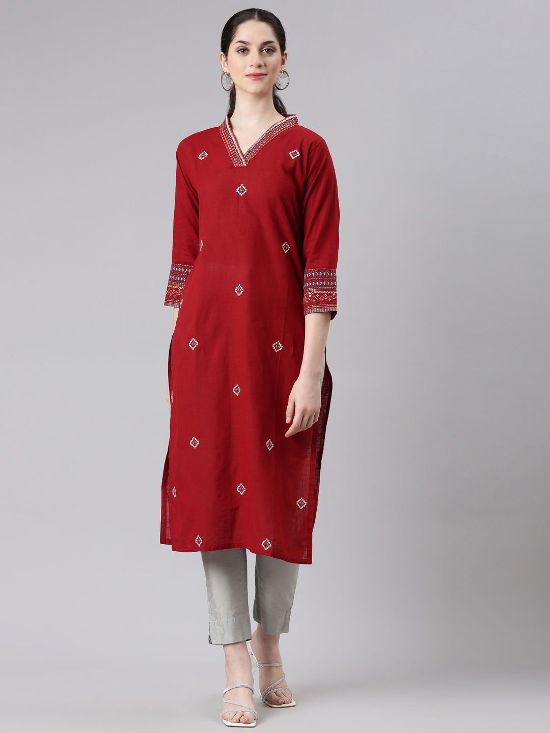 

Neerus Women Geometric Embroidered Thread Work Kurta, Maroon