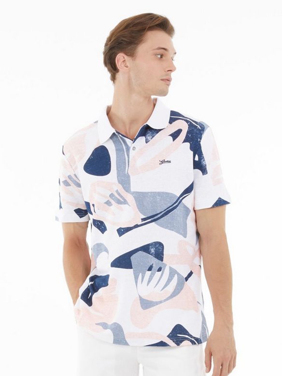 

GUESS Men Printed Pockets T-shirt, Multi