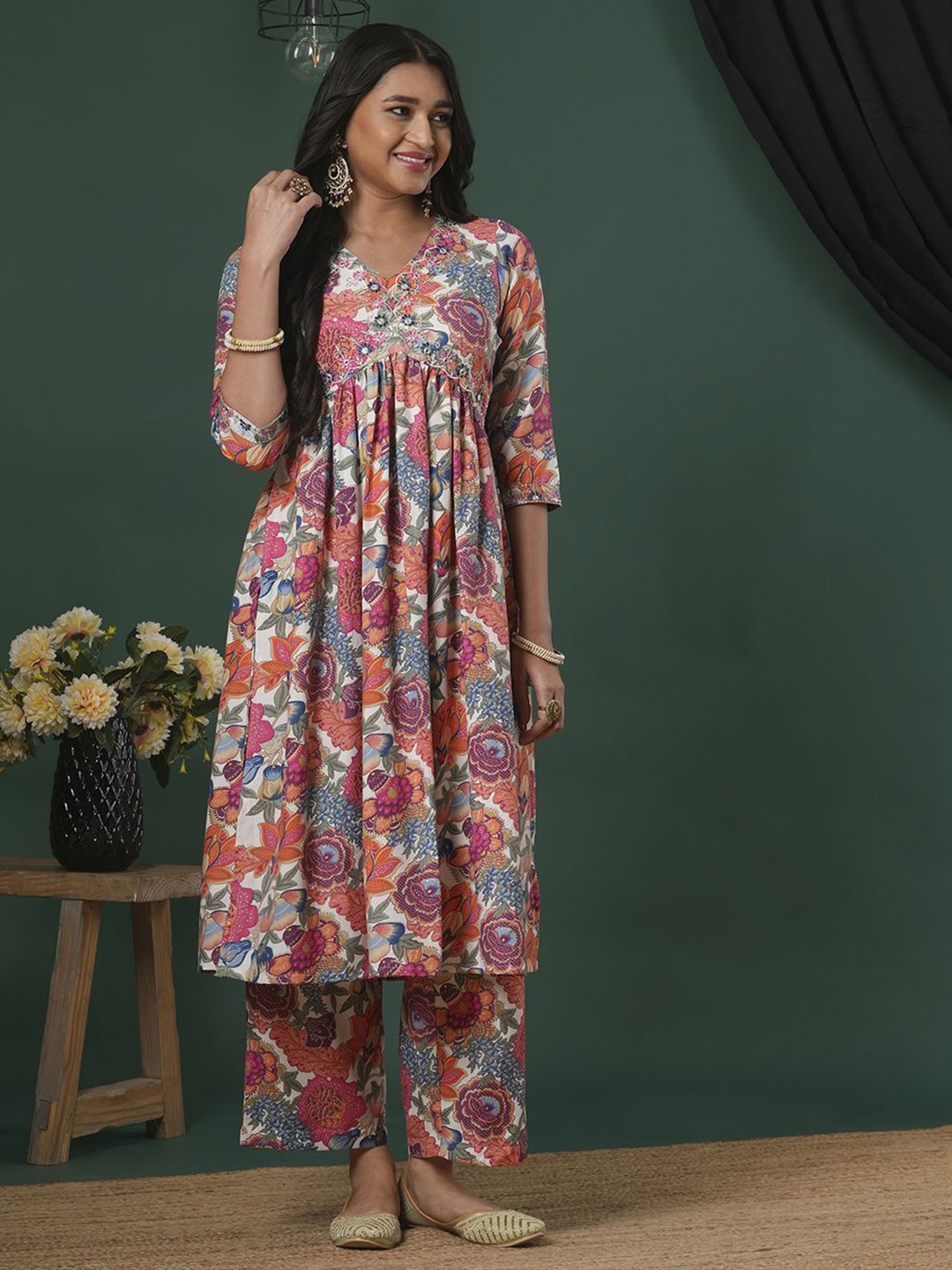 

Globus Women Floral Printed High Slit Thread Work Kurta with Trousers, Coral