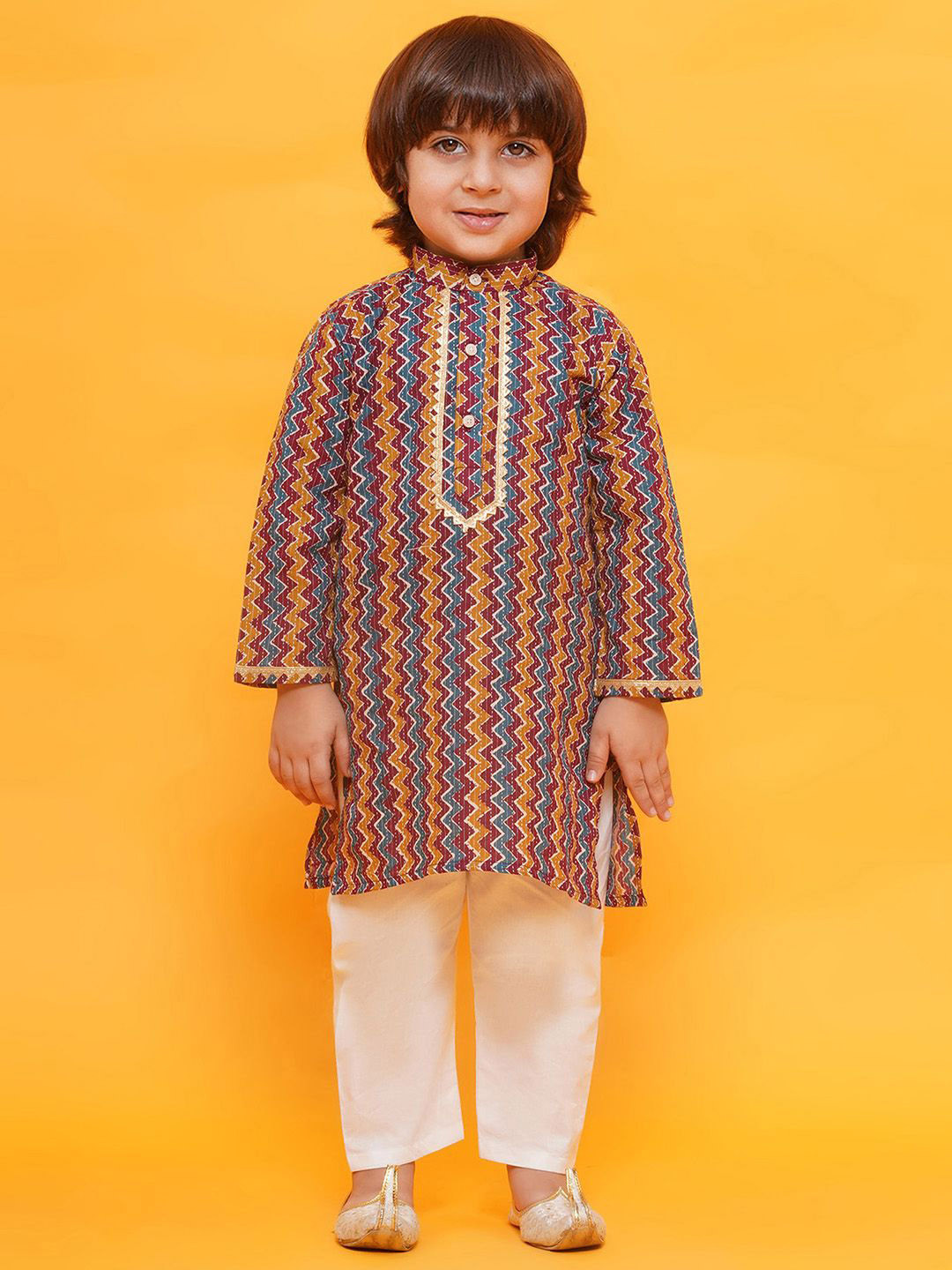 

Aj DEZInES Boys Printed Regular Gotta Patti Pure Cotton Kurta with Pyjamas, Purple