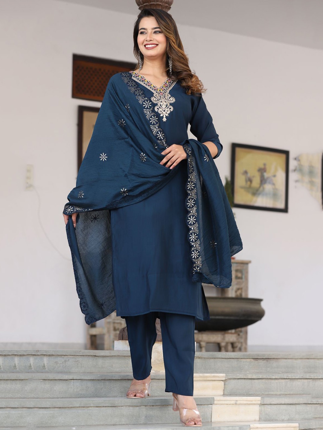 

G4Girl Women Floral Embroidered Regular Thread Work Pure Silk Kurta with Trousers & With Dupatta, Blue