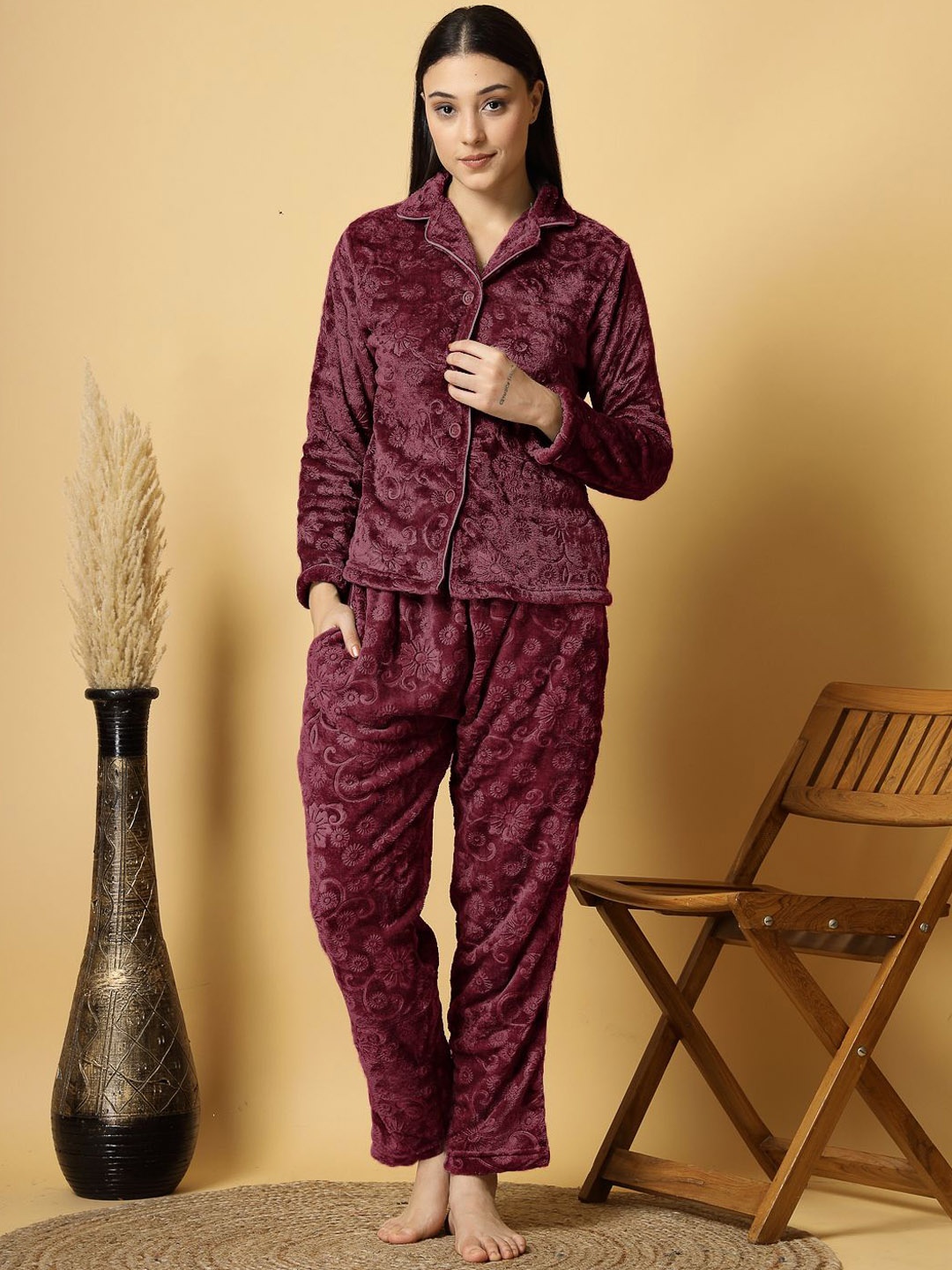 

FABINALIV Floral Embossed Lapel Collar Winter Night Suit, Maroon