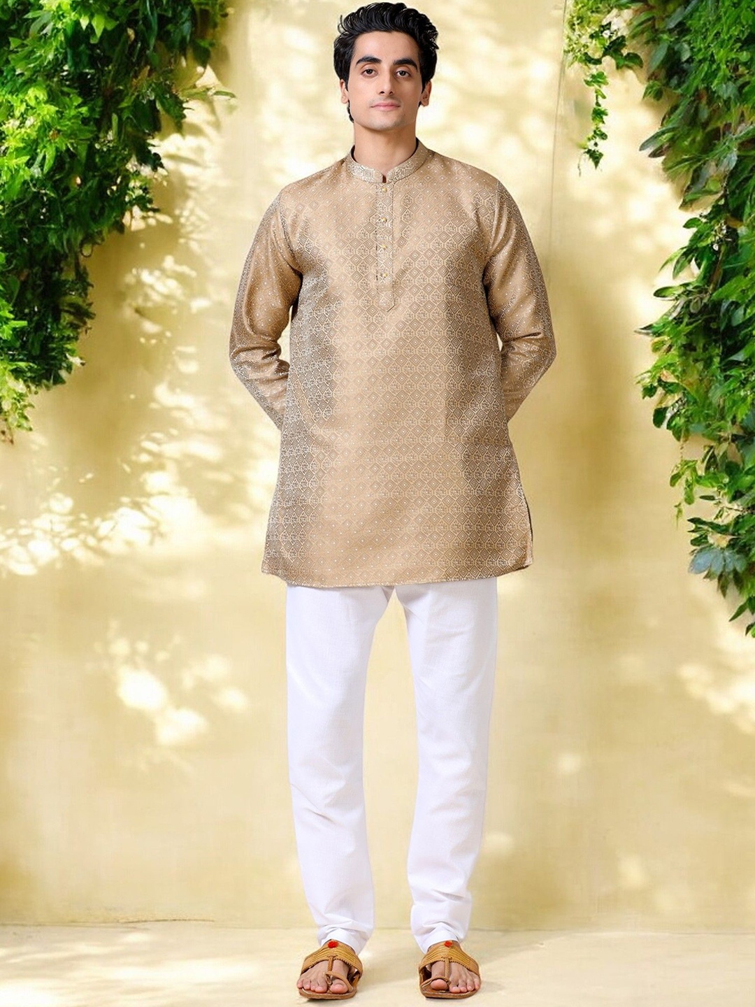 

TATTVA Men Flared Sleeves Thread Work Kurta, Copper