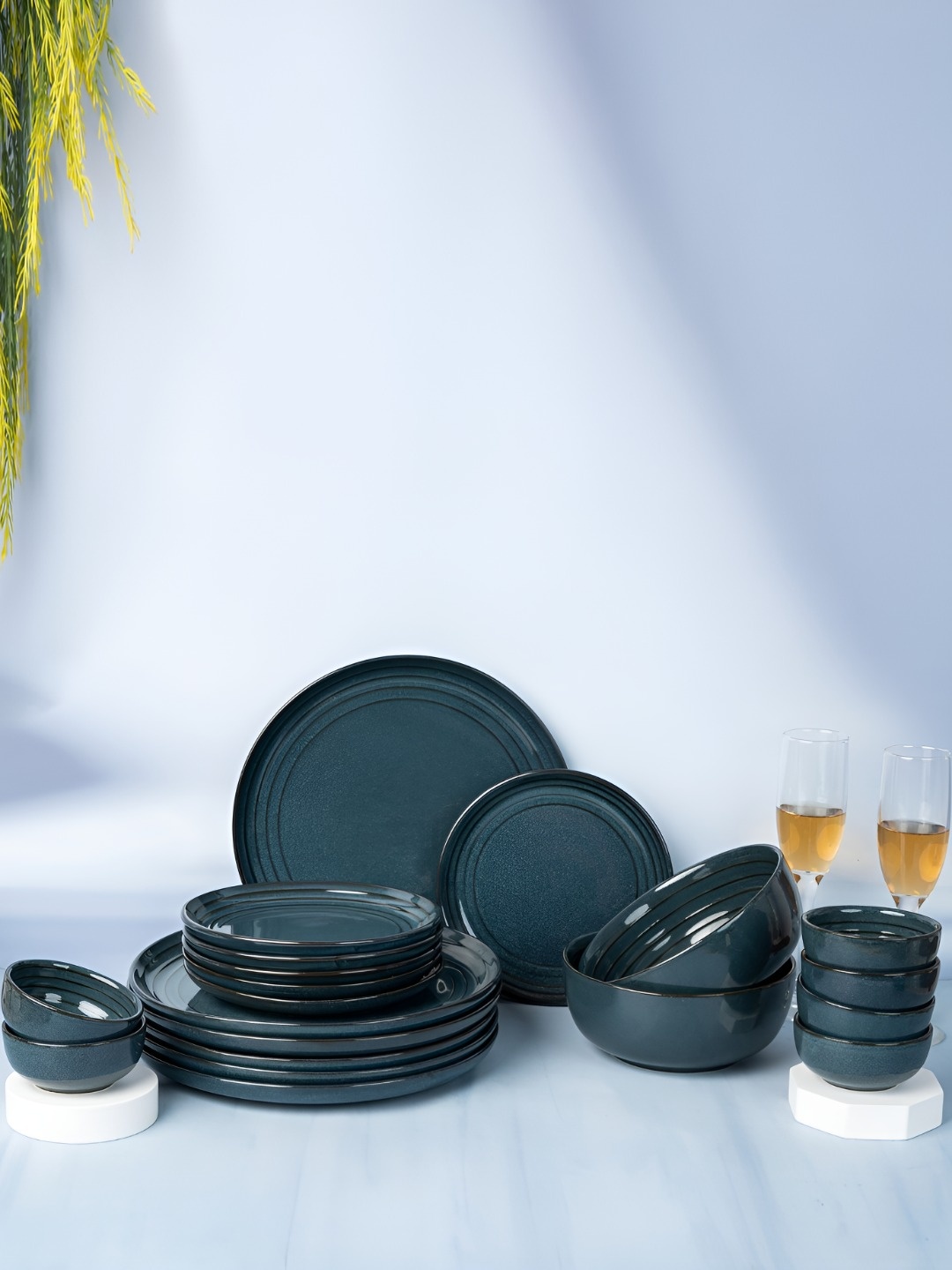 

BODHI HOUSE Navy Blue 20-Pieces Porcelain Glossy Dinner Set