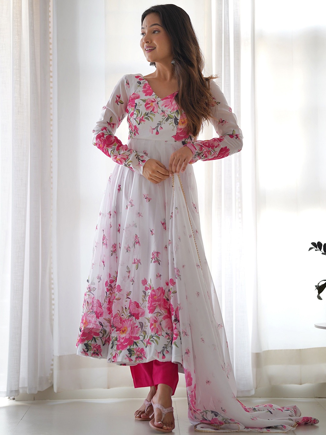 

CaniBani Women Floral Printed Regular Kurta with Trousers & With Dupatta, White