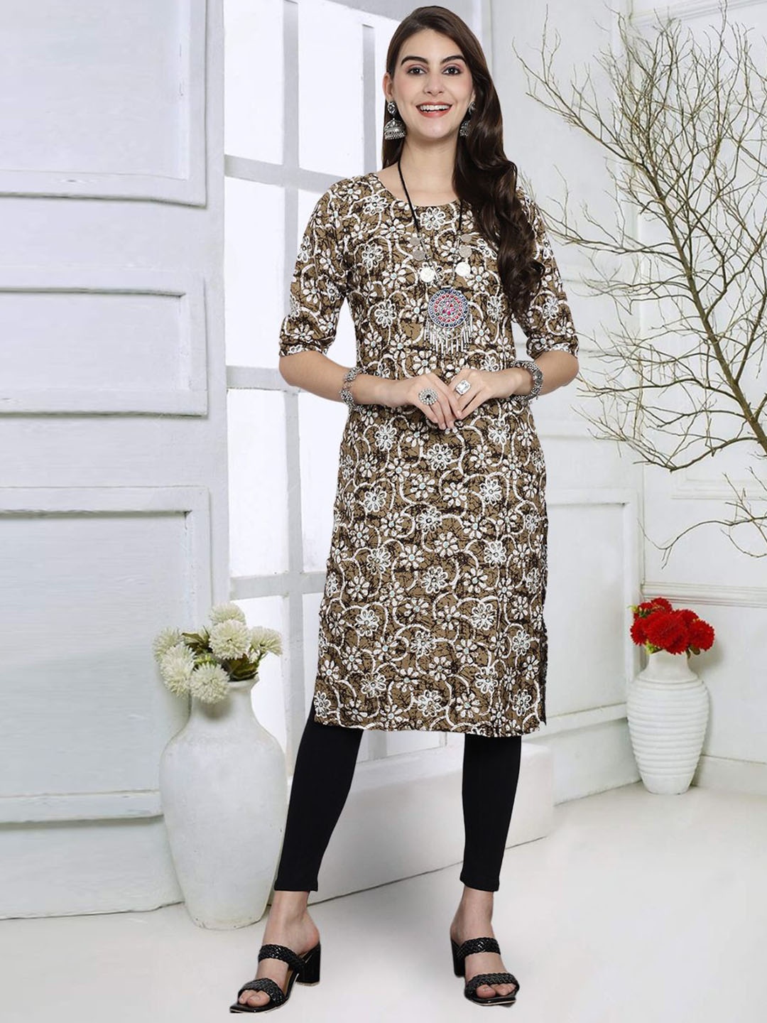 

7Threads Women Geometric Printed Sequinned Floral Crepe Kurta, Multi