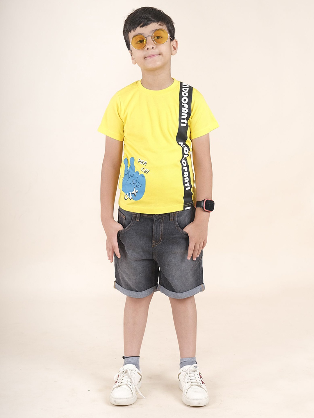 

KiddoPanti Boys Printed T-shirt with Shorts, Yellow