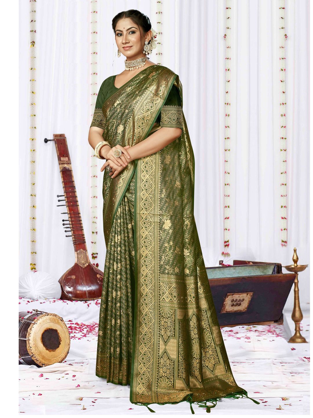 

SANGAM PRINTS Woven Design Zari Satin Tussar Saree, Green