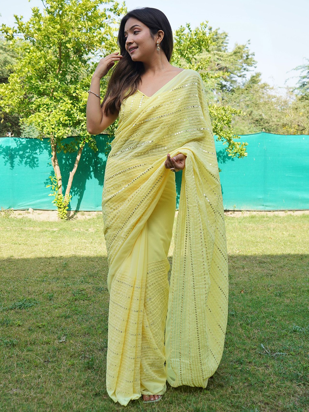

elora Embellished Sequinned Pure Georgette Saree, Yellow
