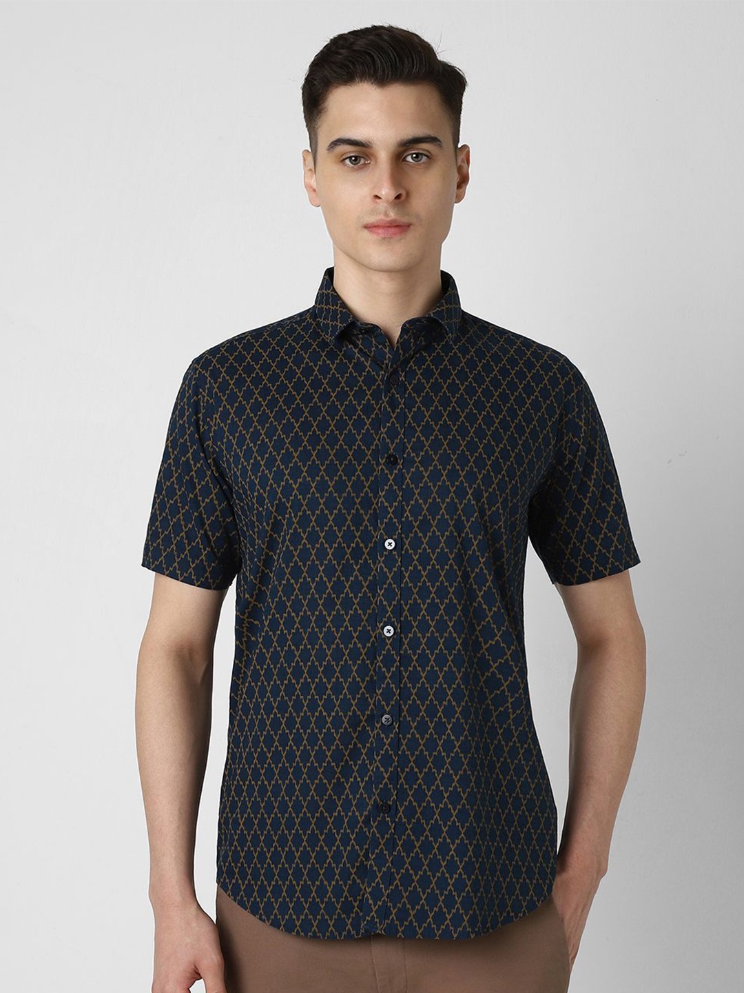 

V Dot Men Slim Fit Opaque Printed Party Shirt, Navy blue