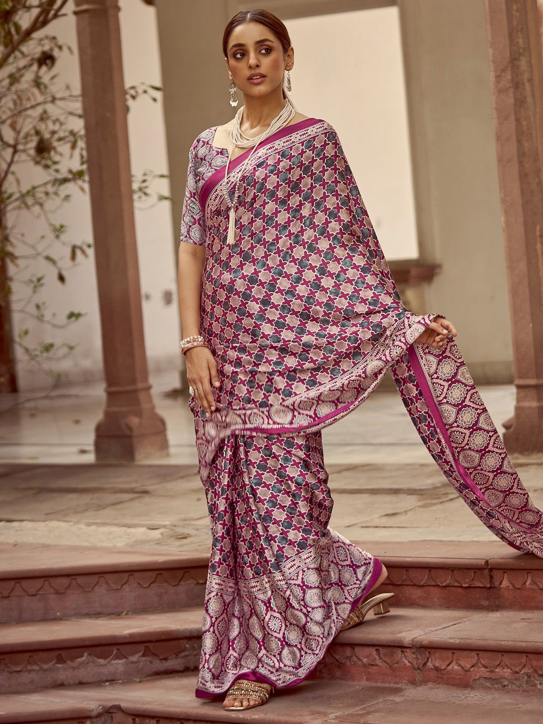 

Saree mall Ethnic Motifs Poly Crepe Block Print Sarees, Magenta