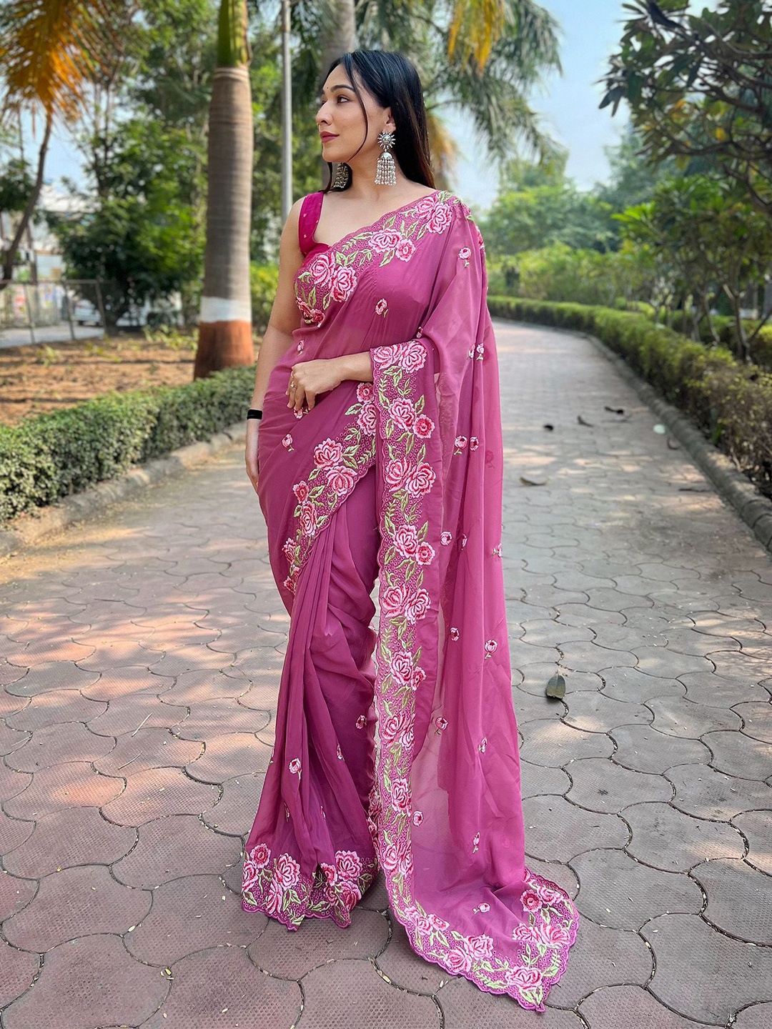 

elora Floral Embroidered Organza Saree, Pink