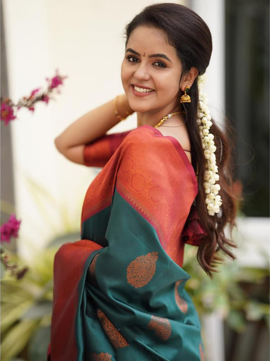 

Celeb Styles Ethnic Motifs Zari Silk Blend Banarasi Saree, Green