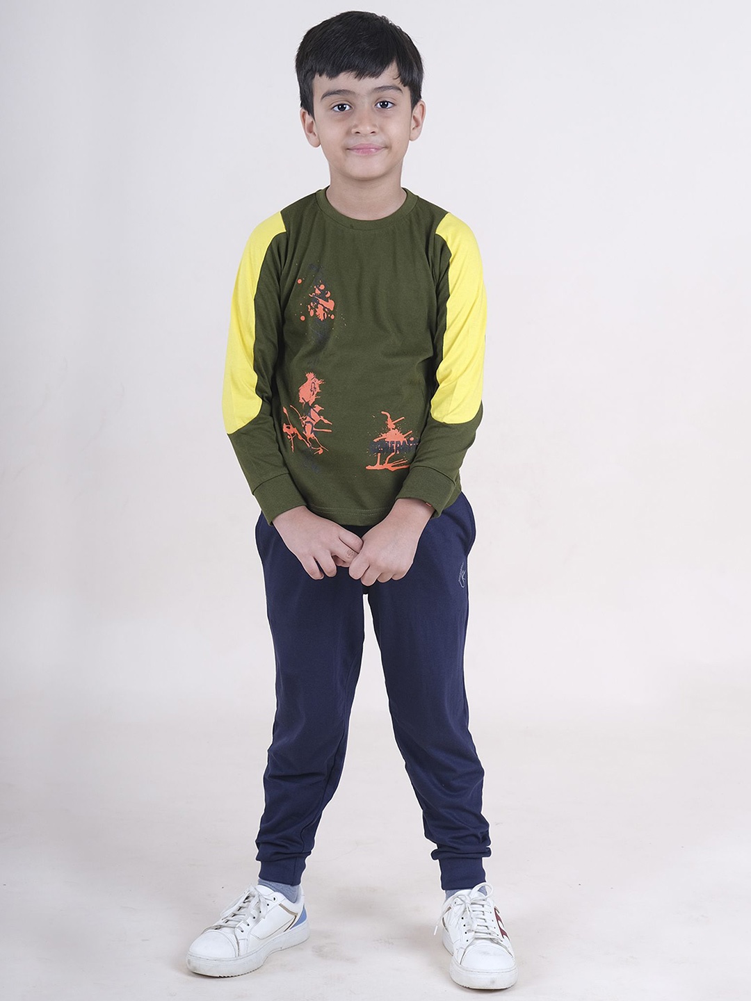 

KiddoPanti Boys Printed T-shirt, Green
