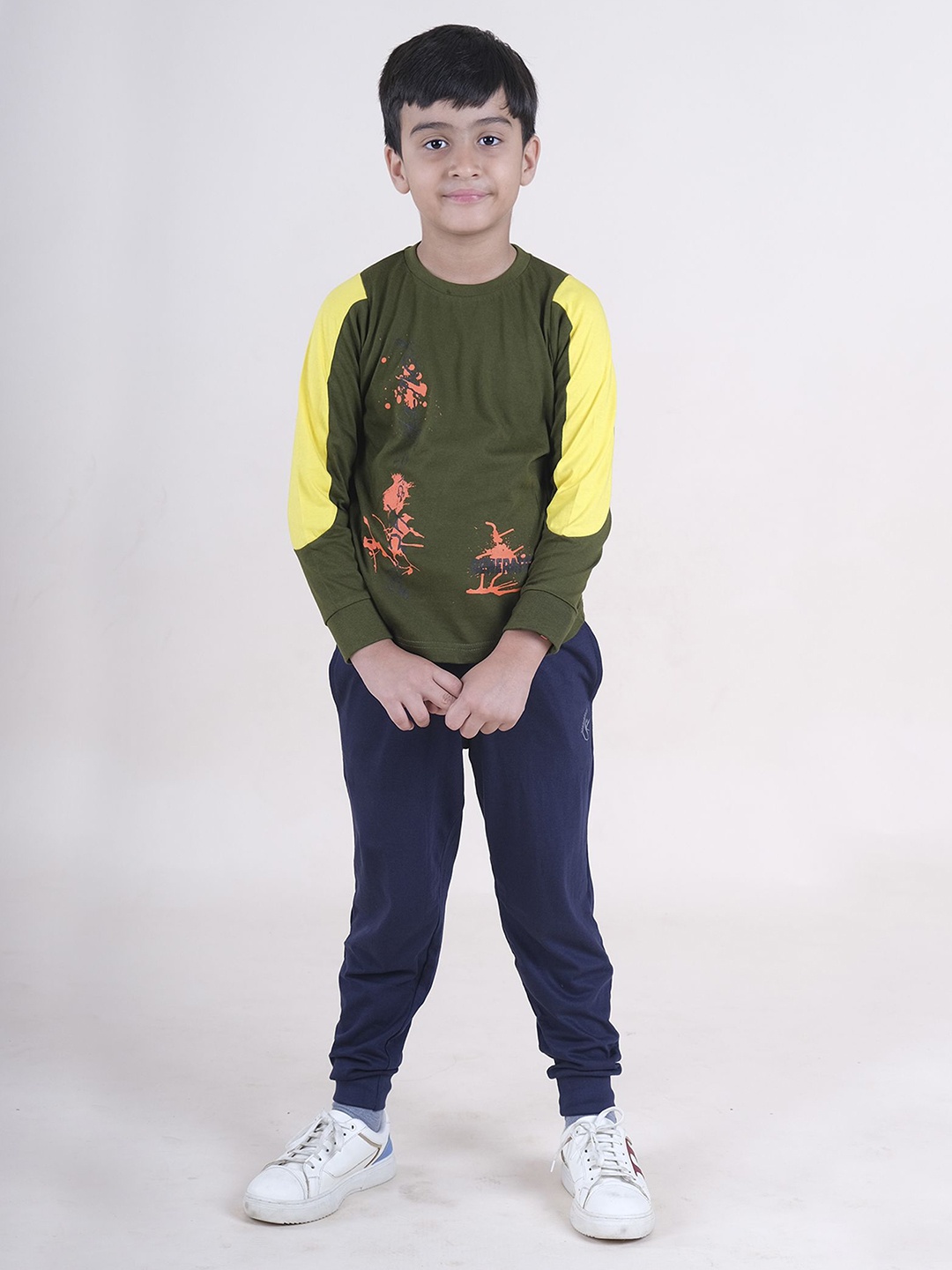 

KiddoPanti Boys Printed T-shirt, Green