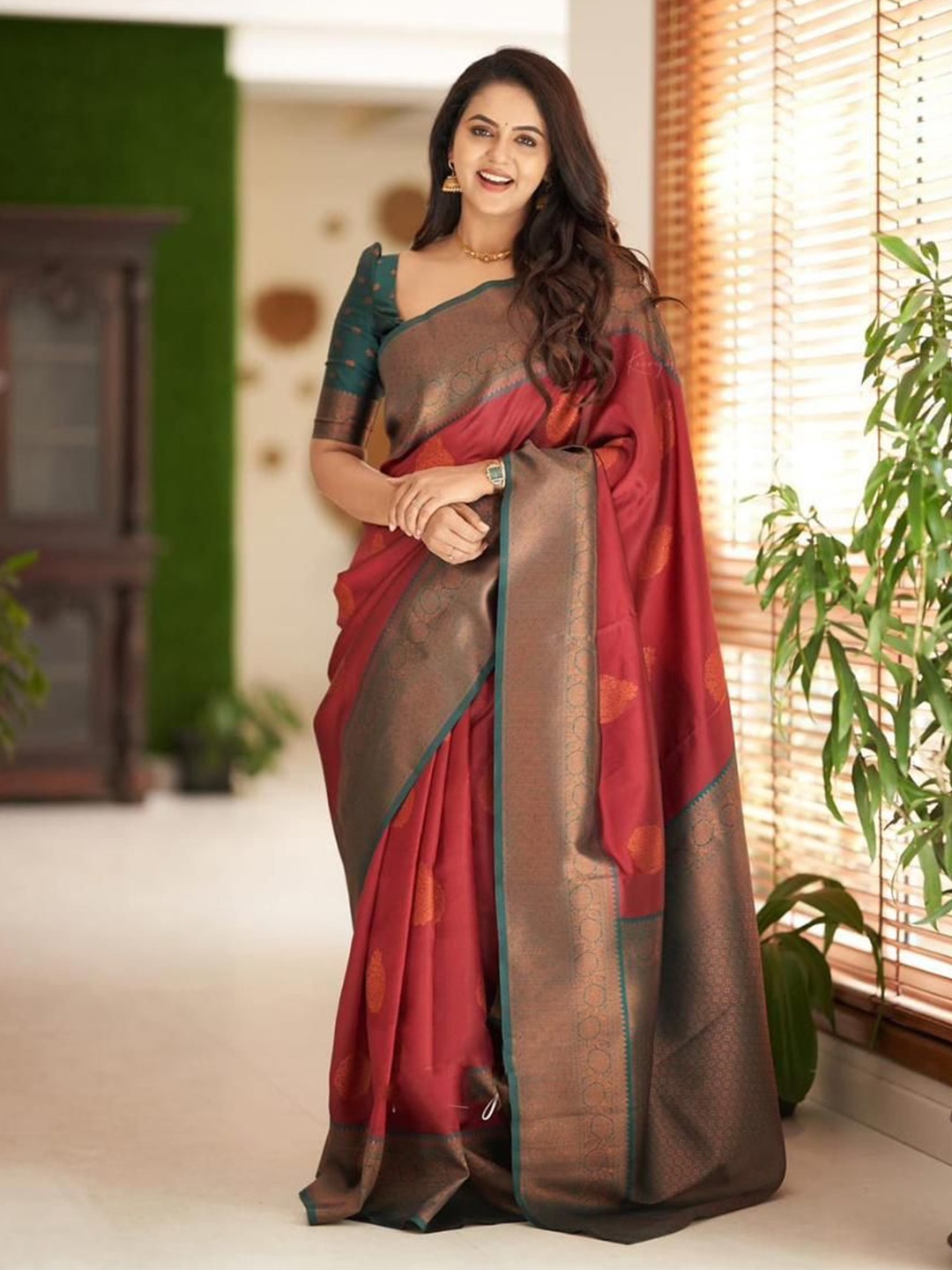 

Celeb Styles Ethnic Motifs Zari Silk Blend Banarasi Saree, Red