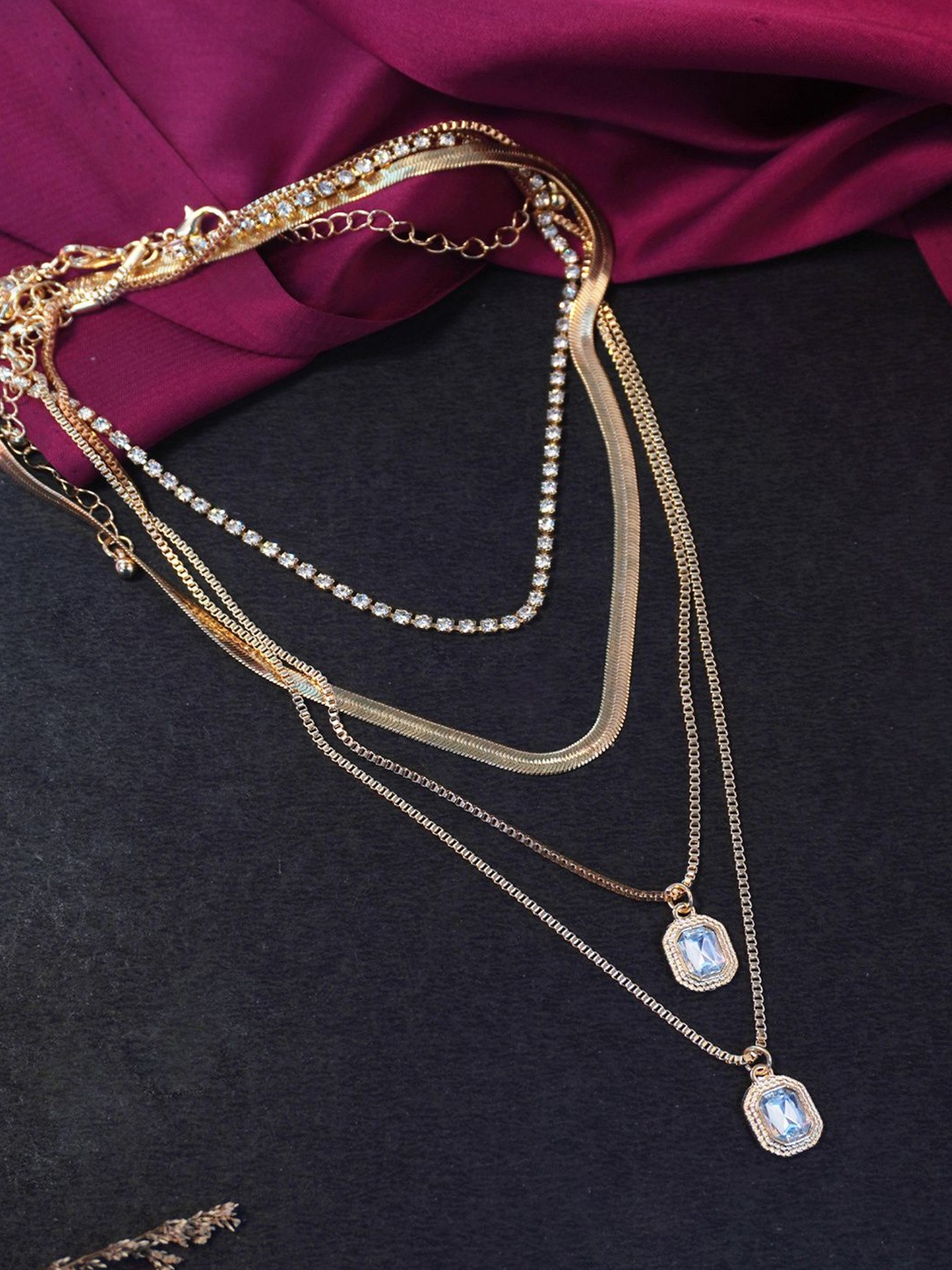 

Niscka Gold-Plated Necklace