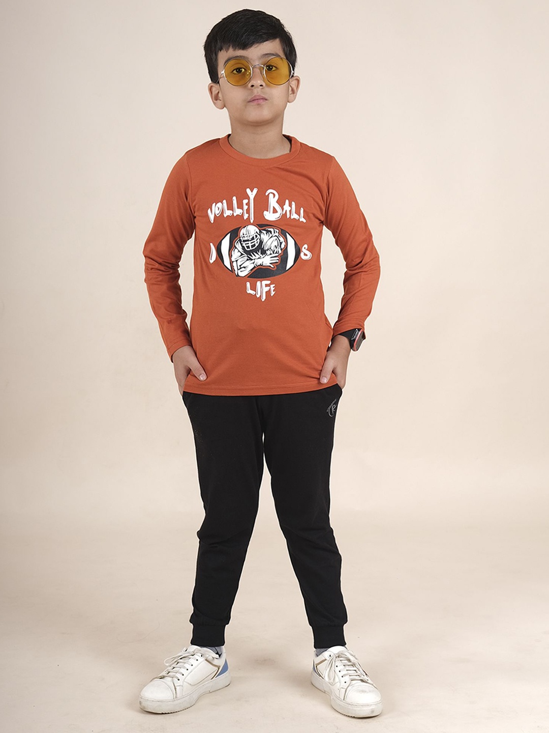 

KiddoPanti Boys Printed T-shirt, Rust