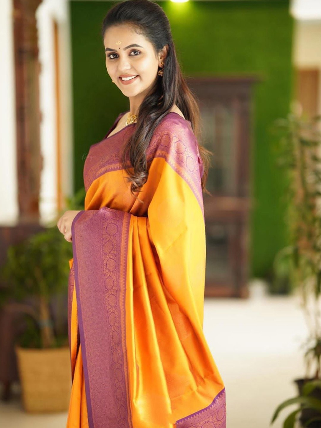 

Celeb Styles Ethnic Motifs Zari Silk Blend Banarasi Saree, Yellow