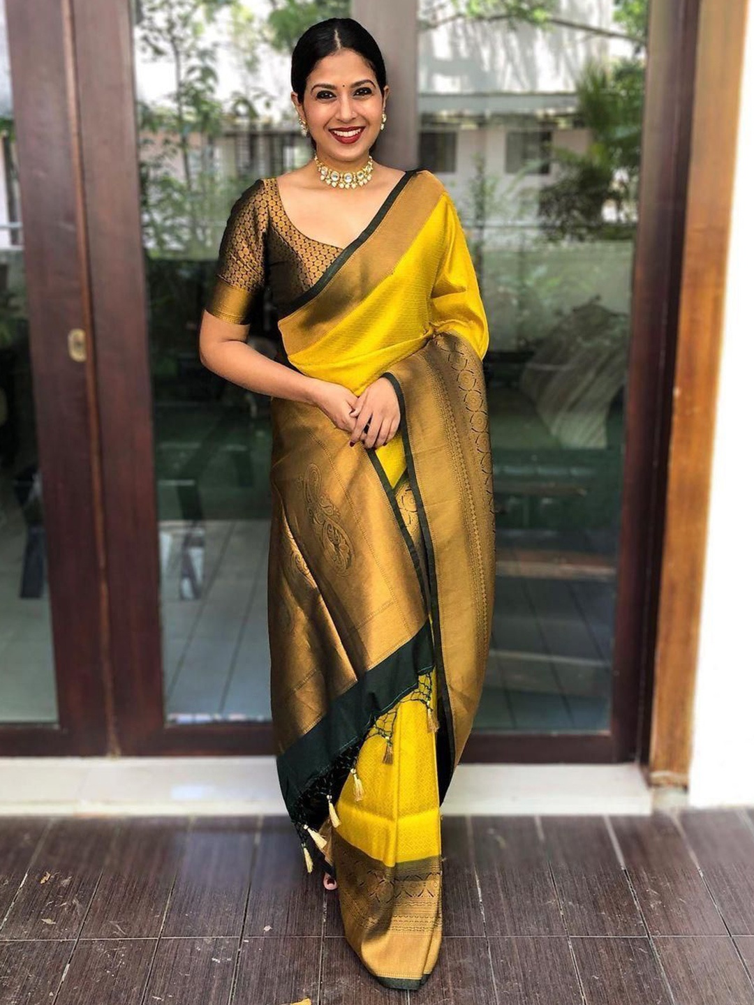 

Celeb Styles Ethnic Motifs Zari Silk Blend Banarasi Saree, Yellow