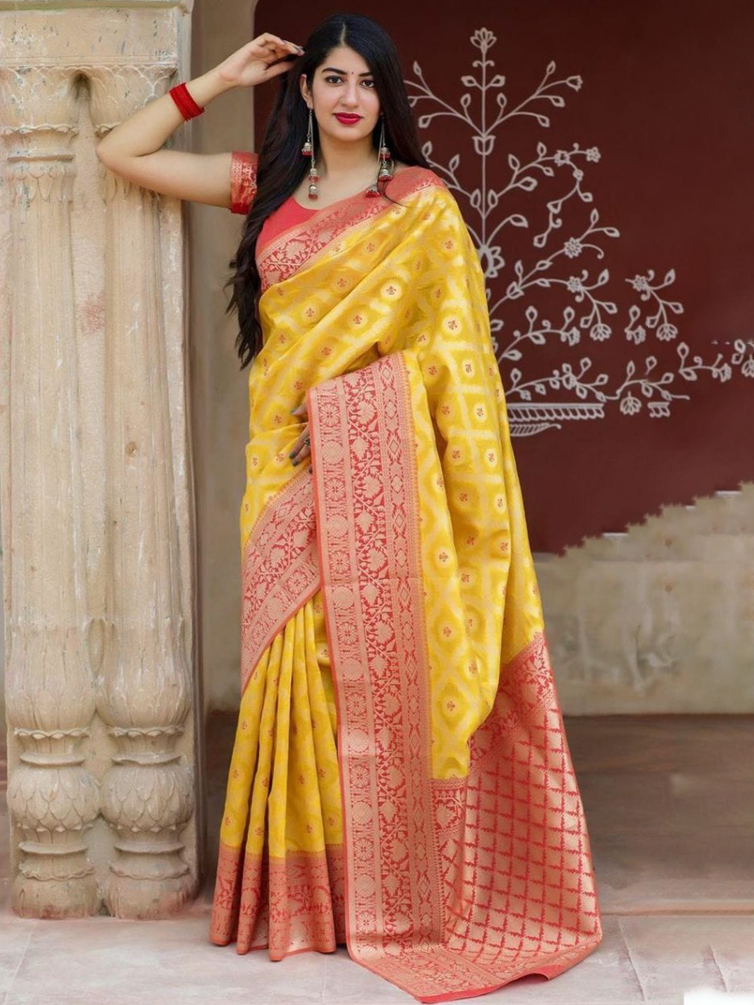 

Celeb Styles Ethnic Motifs Zari Silk Blend Banarasi Saree, Yellow