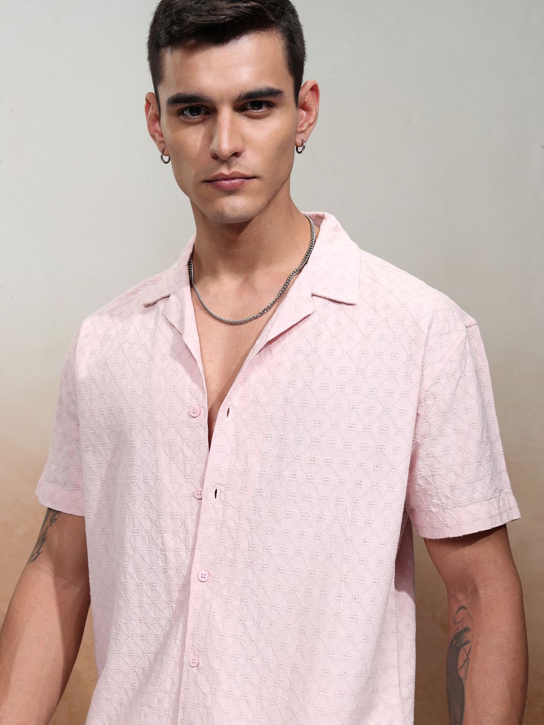 

HIGHLANDER Men Coral Dobby Textured Solid Cuban Collar Relaxed Shirt