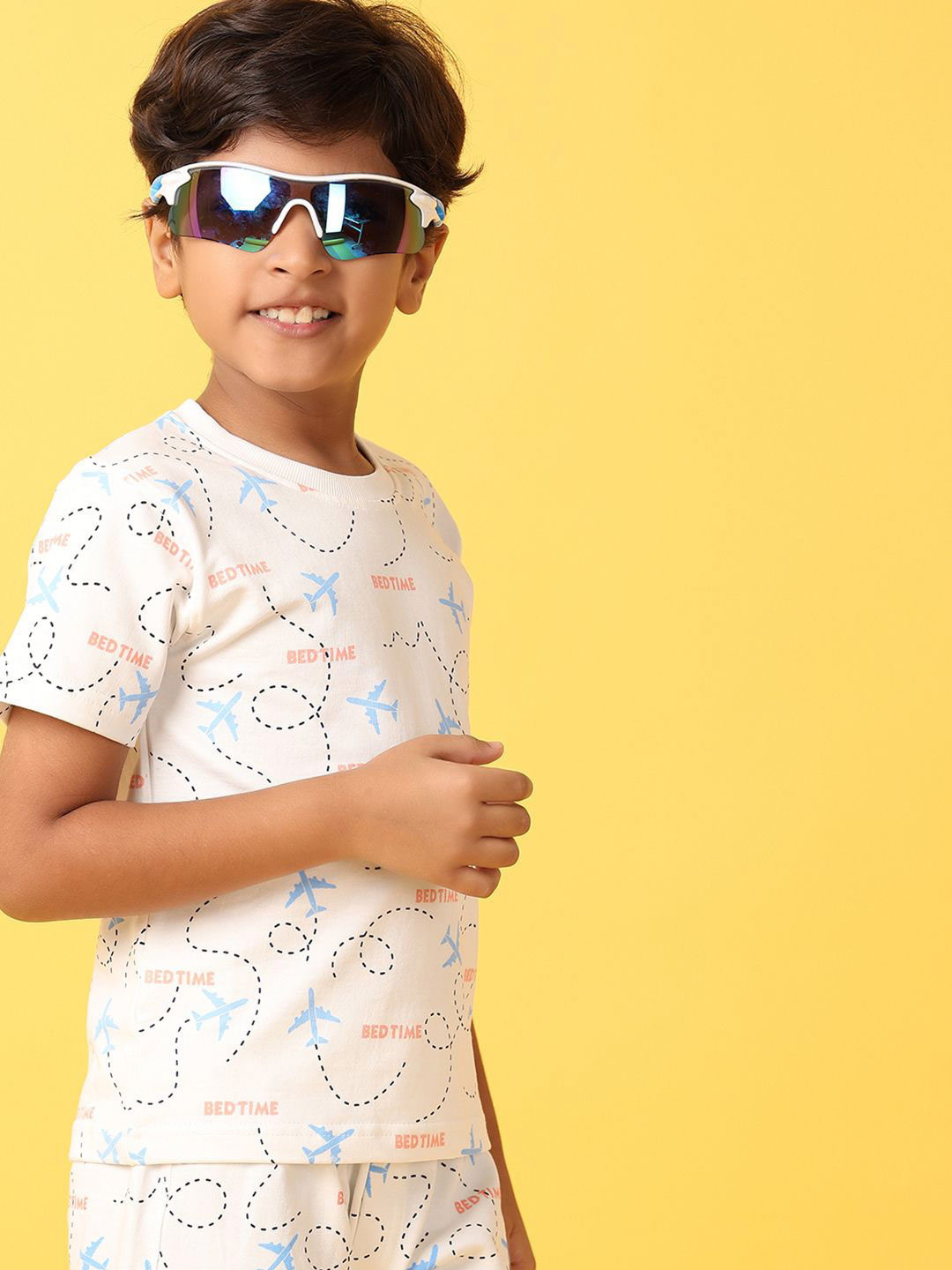 

V-Mart Boys Printed T-shirt with Shorts, Off white