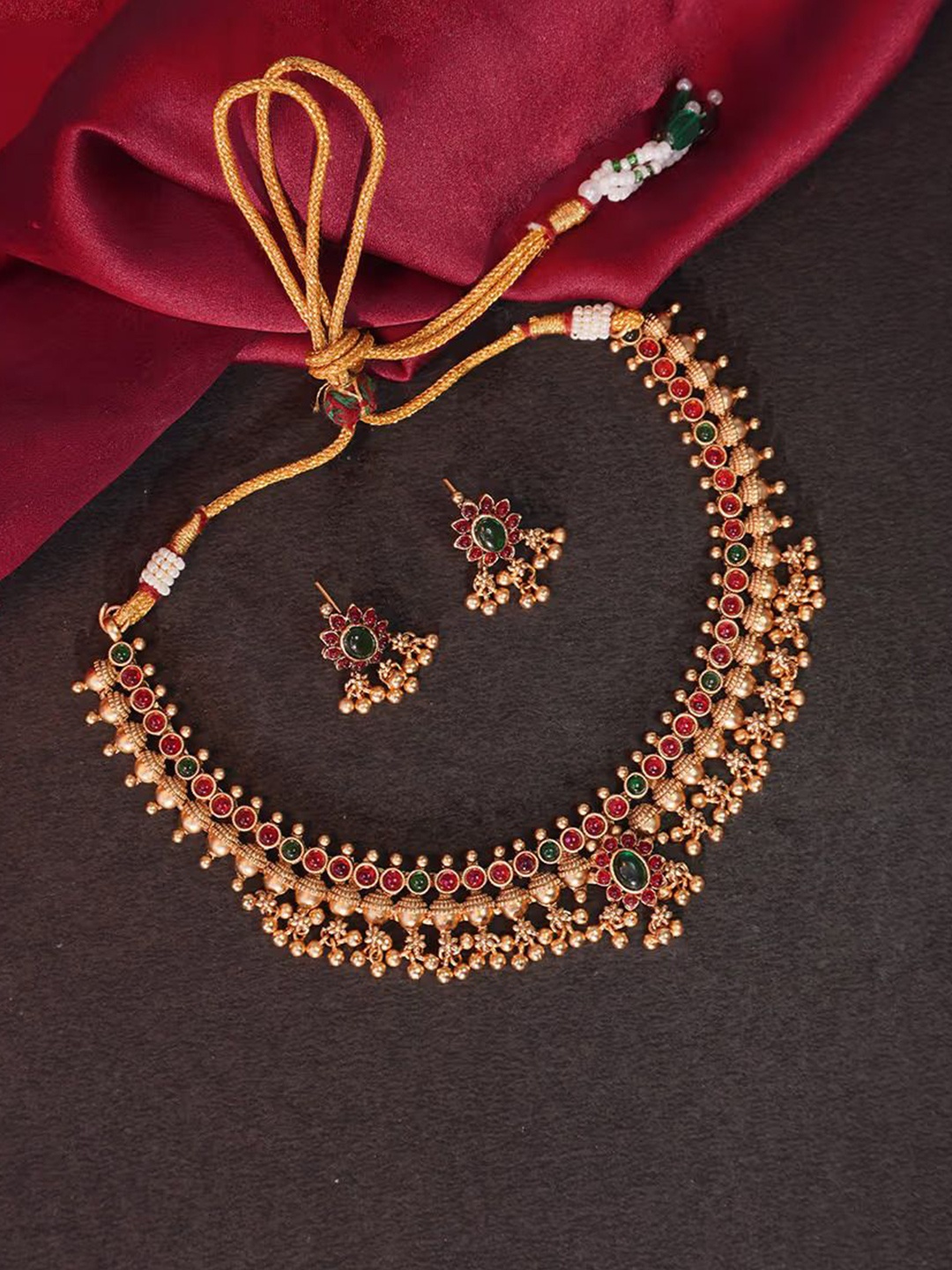 

Niscka Stone-Studded Jewellery Set, Gold