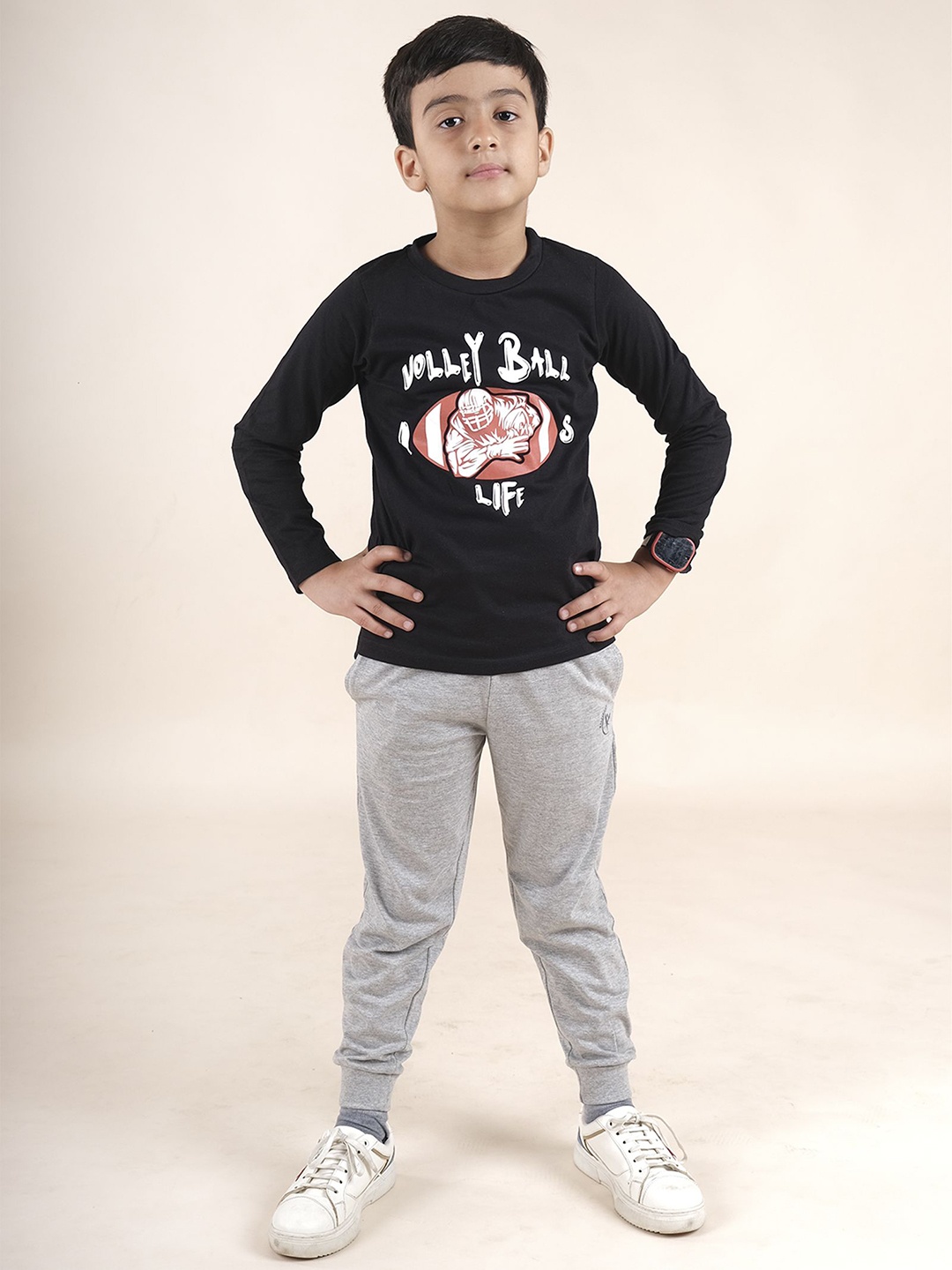

KiddoPanti Boys Printed T-shirt, Black