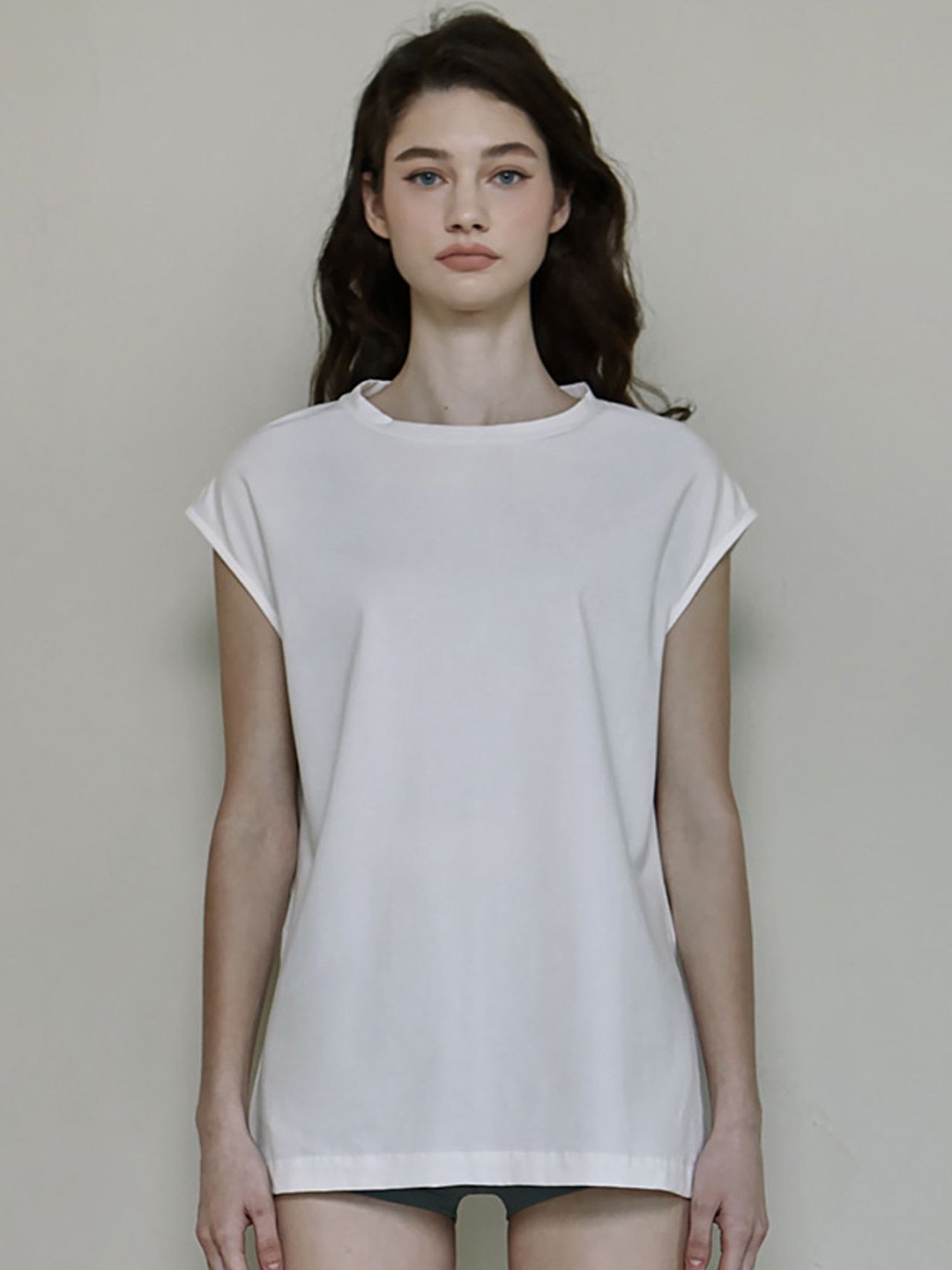 

LULU & SKY Extended Sleeves Top, White