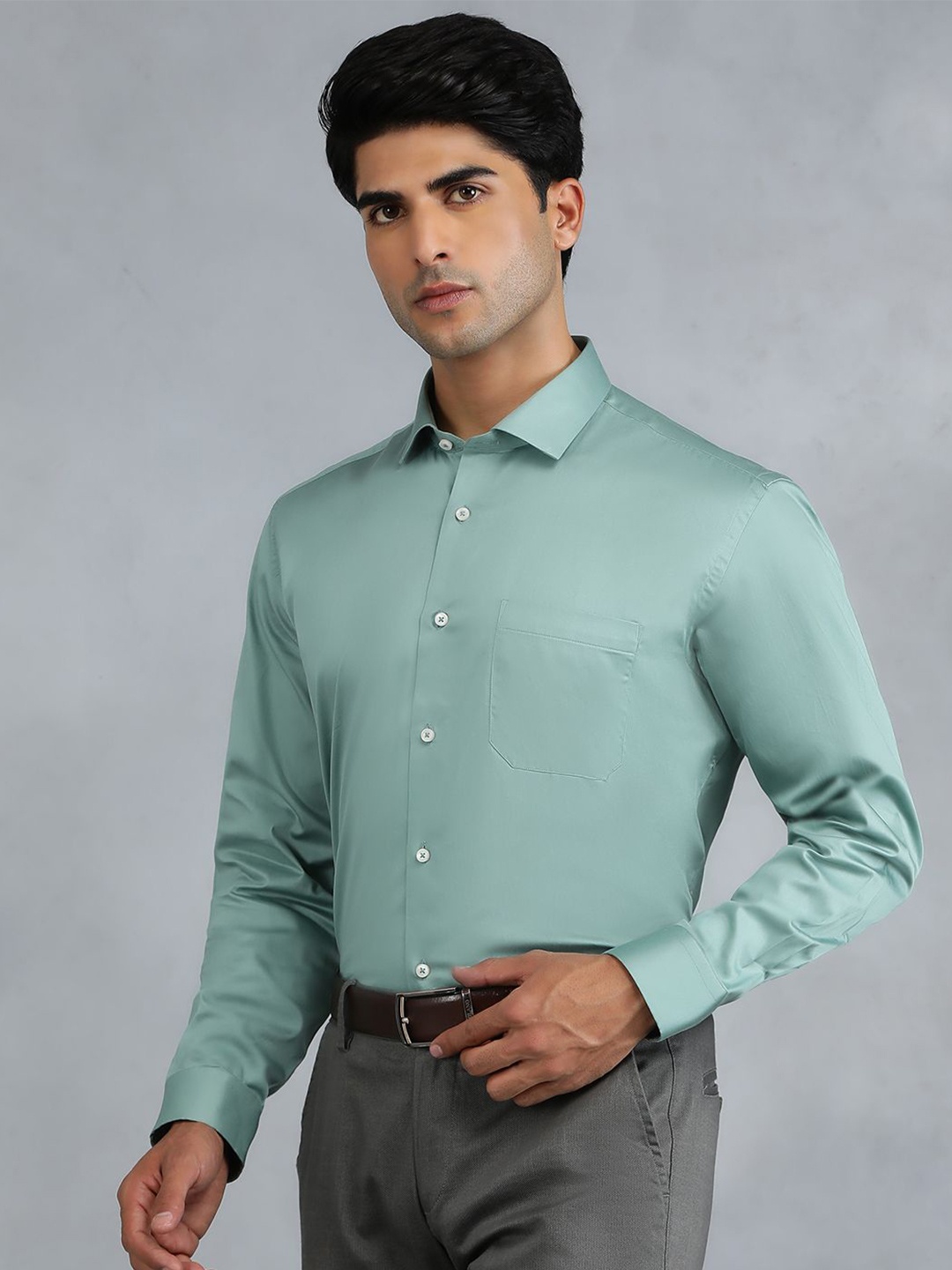 

Greenfibre Men Slim Fit Opaque Casual Shirt, Green