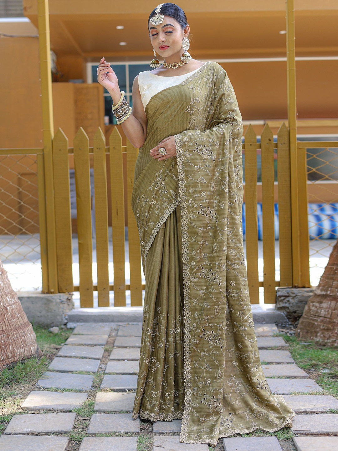 

Tasarika Ethnic Motifs Embroidered Silk Blend Saree, Olive