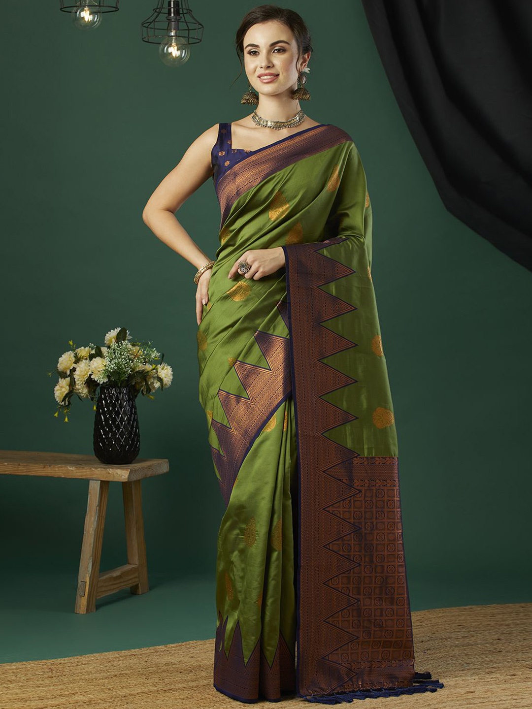 

KAYOMMI Woven Design Zari Pure Silk Banarasi Saree, Green