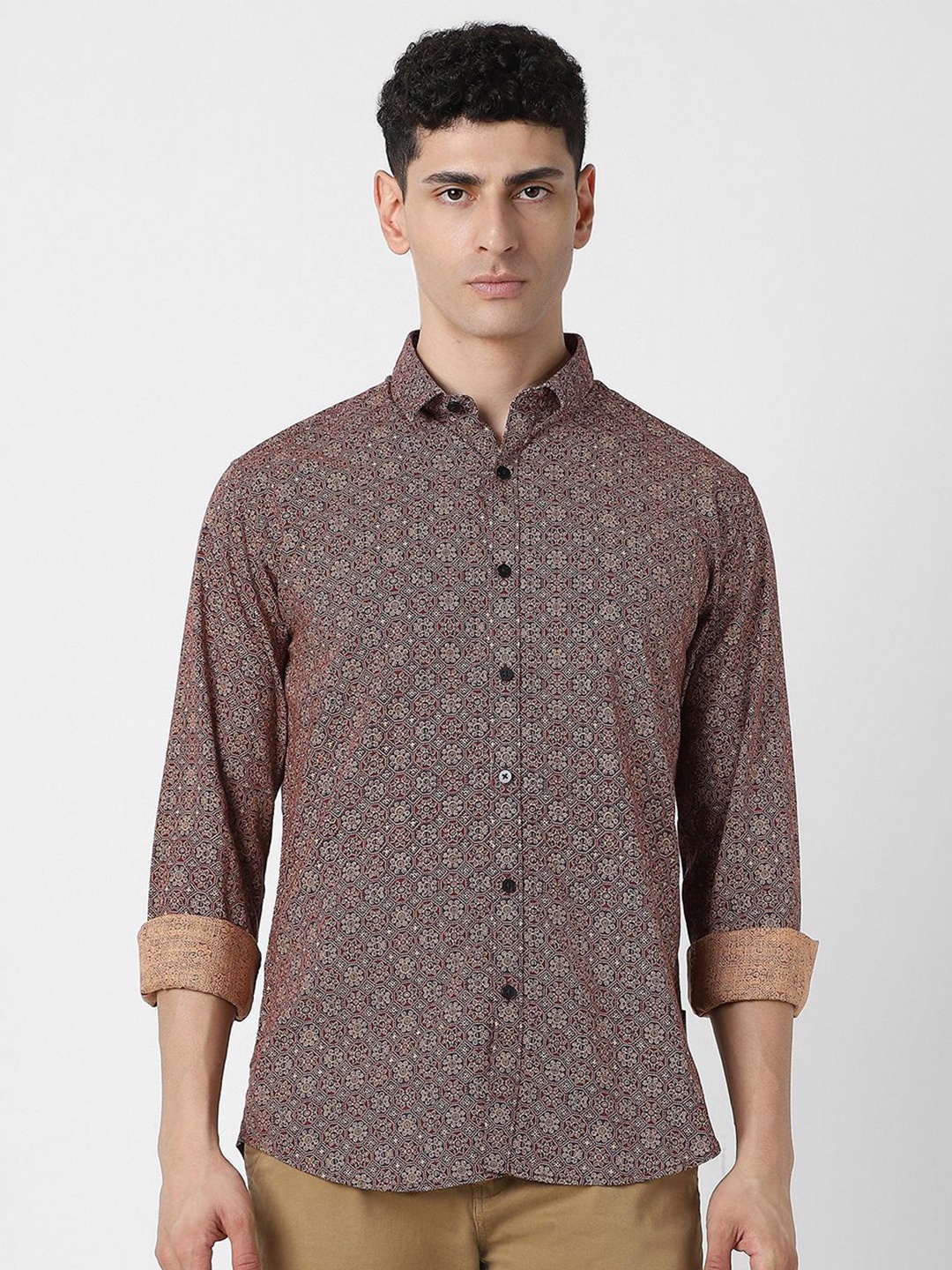 

V Dot Men Slim Fit Opaque Printed Casual Shirt, Maroon