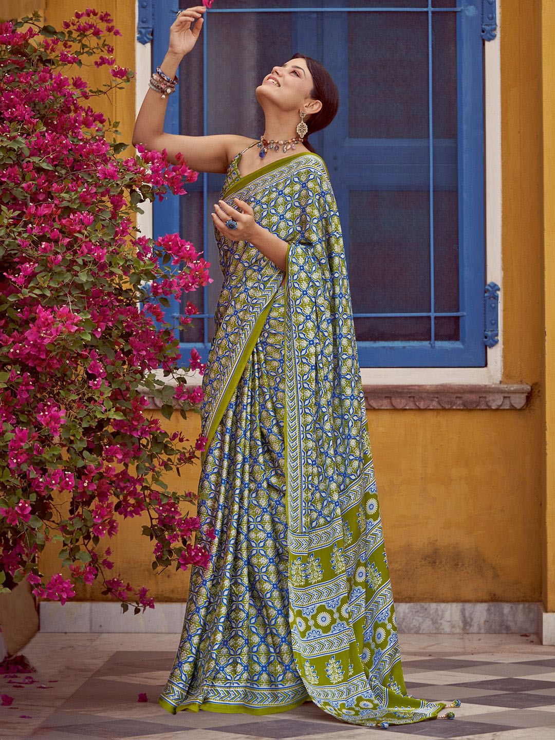 

Saree mall Ethnic Motifs Poly Crepe Block Print Sarees, Green