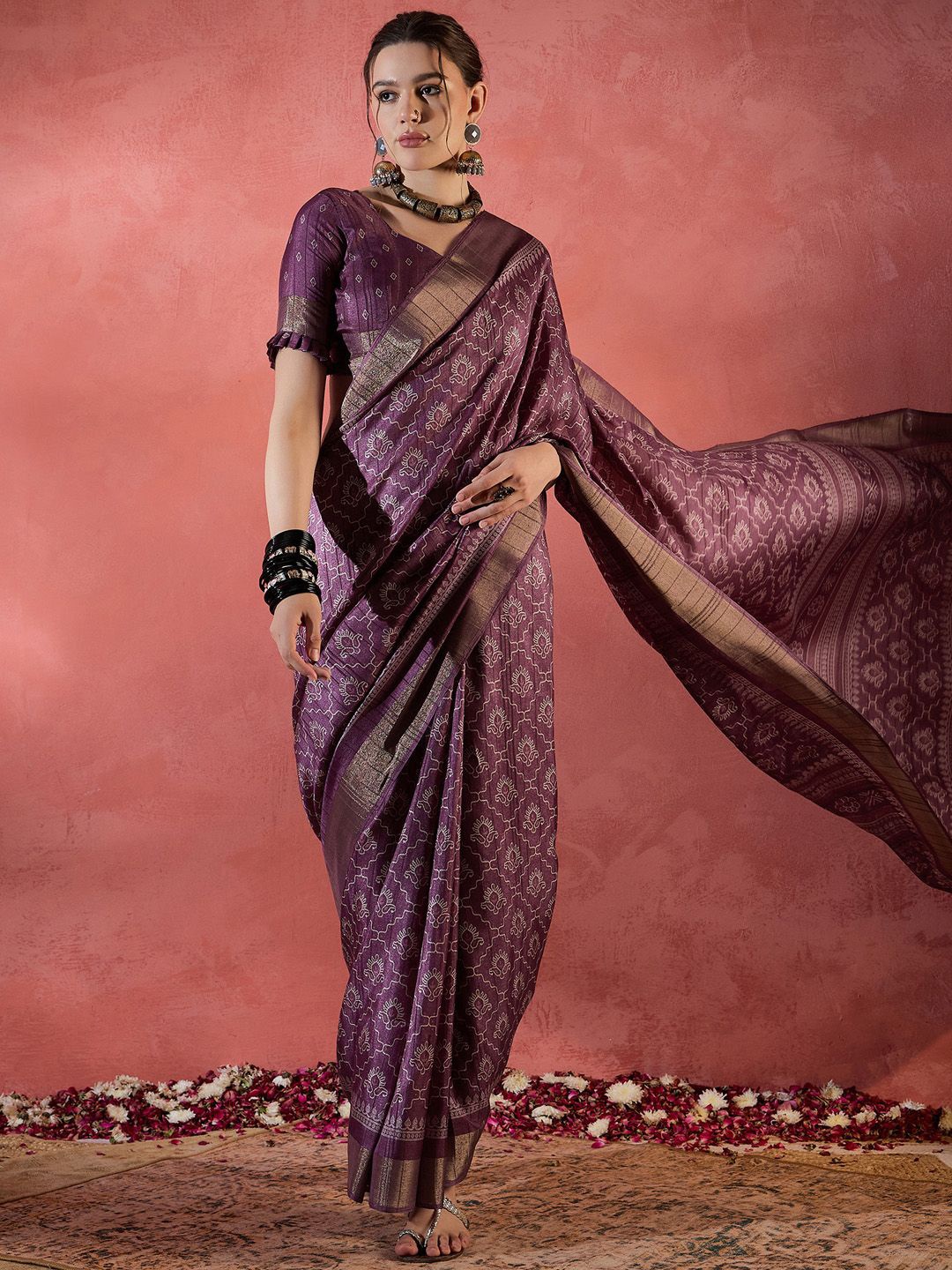 

Saree mall Bagh Zari Silk Blend Sungudi Sarees, Magenta