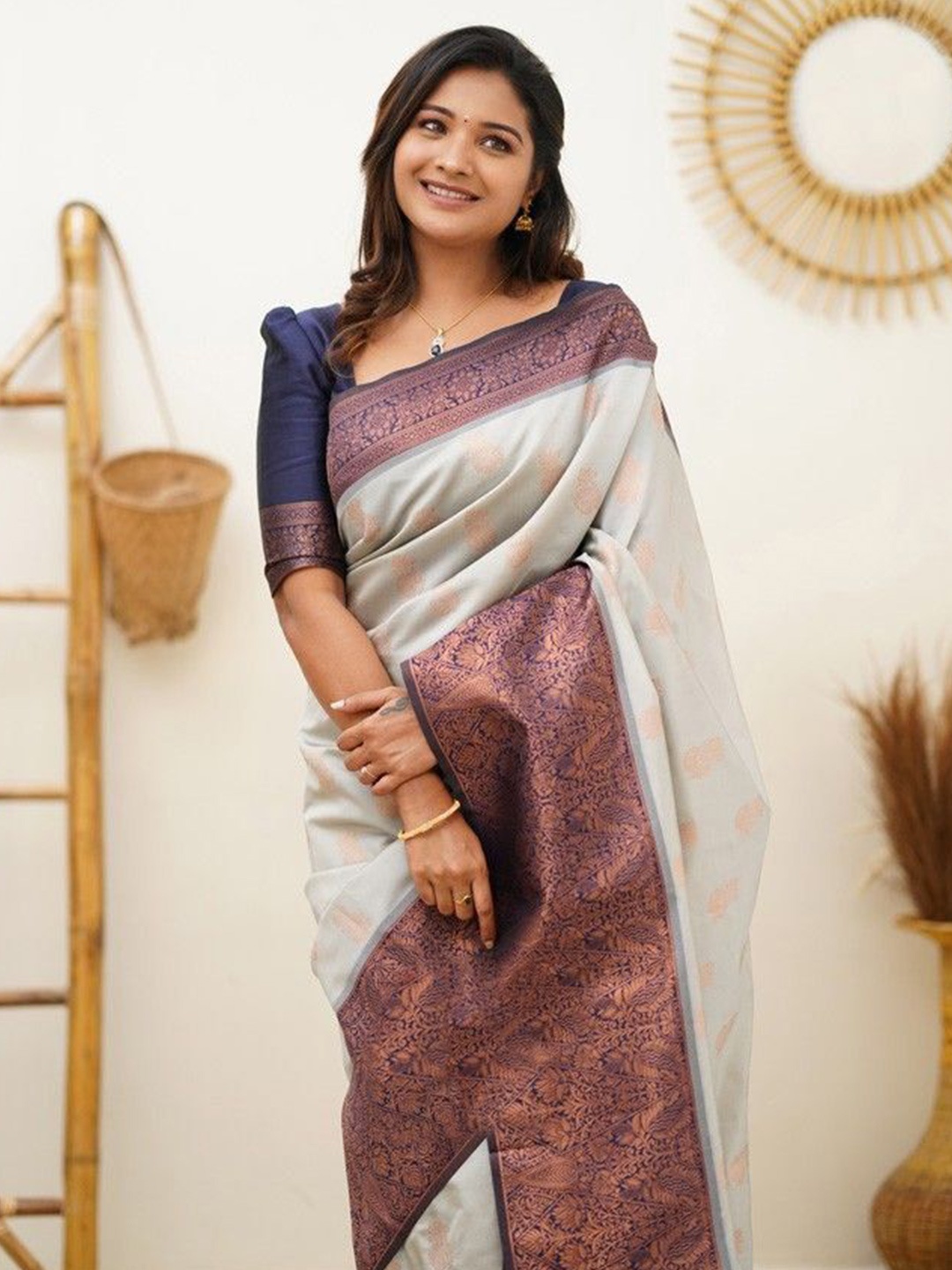 

Celeb Styles Ethnic Motifs Zari Silk Blend Banarasi Saree, White